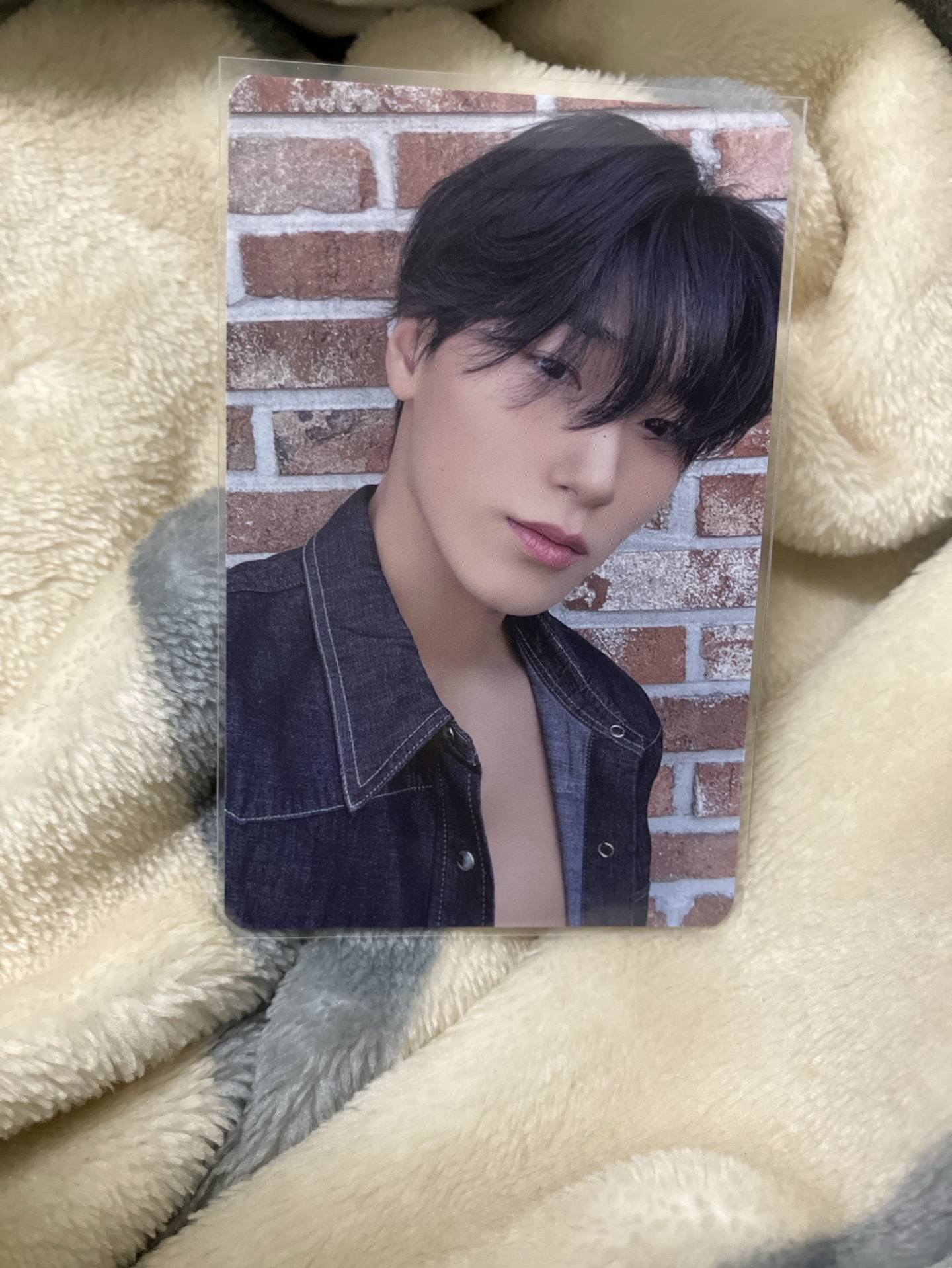 崔傘咪深情望著你