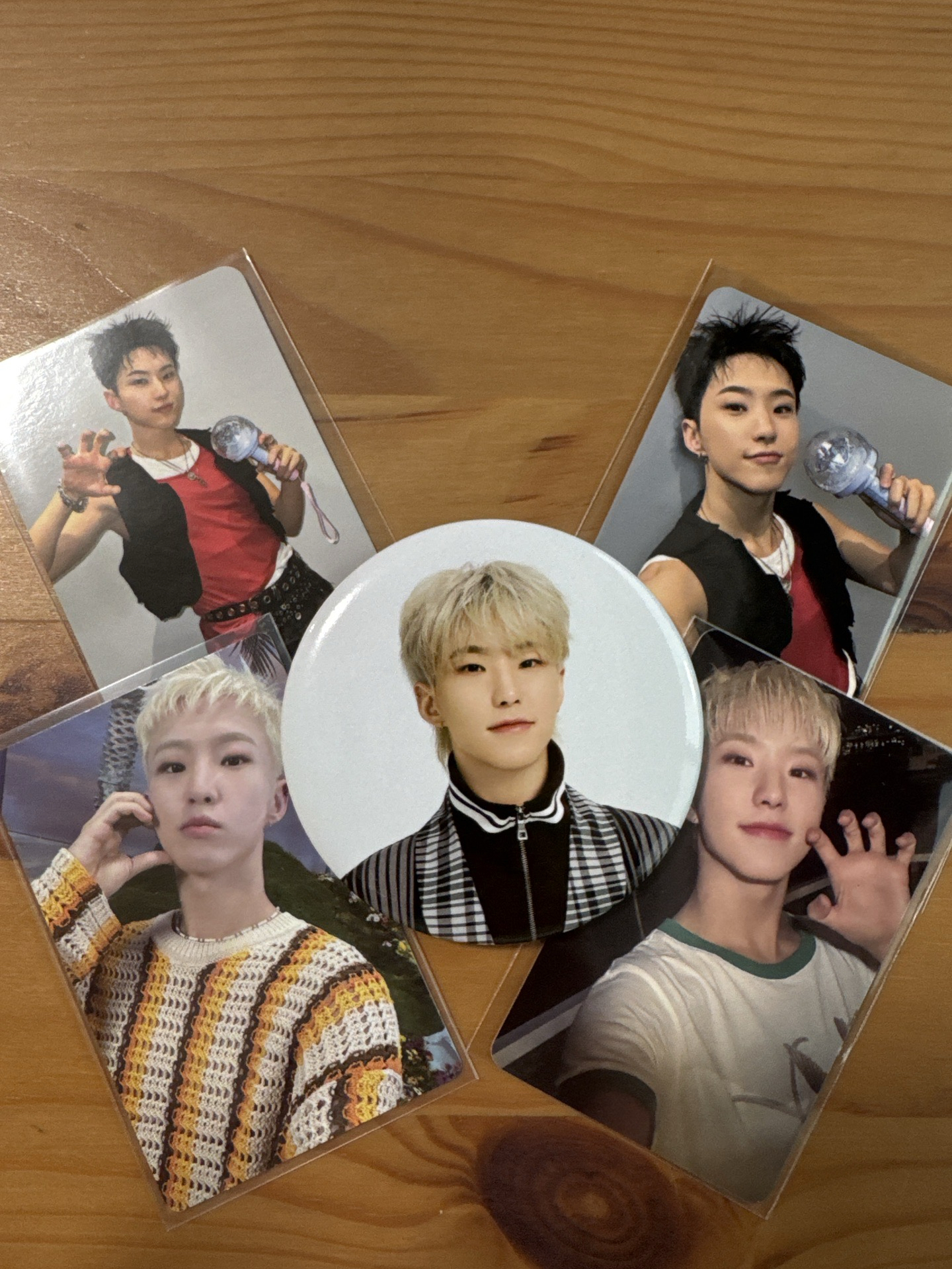 教保榮（白、 豪雨粽卡、克拉島徽章