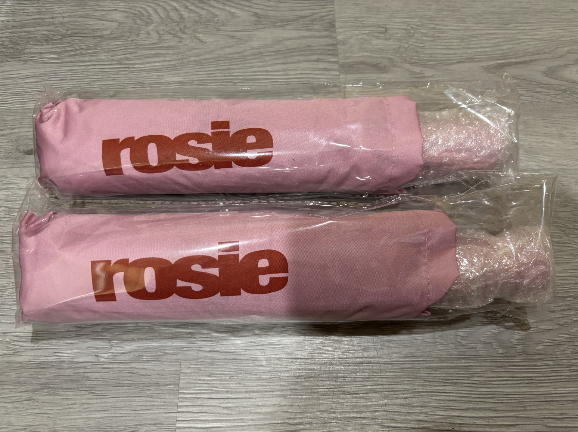 rosie粉色雨傘