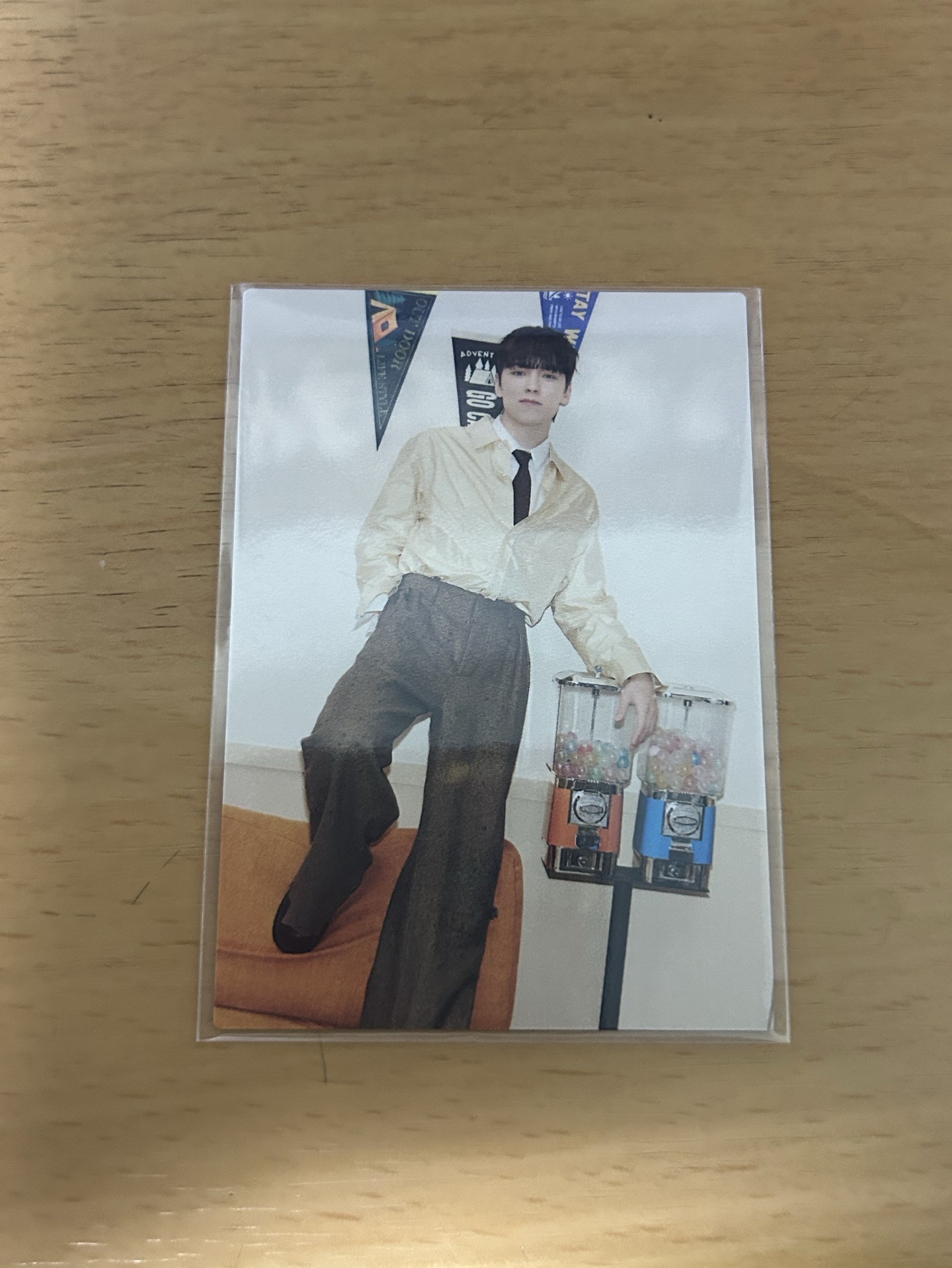 HOLIDAY 立牌 小扇 徽章