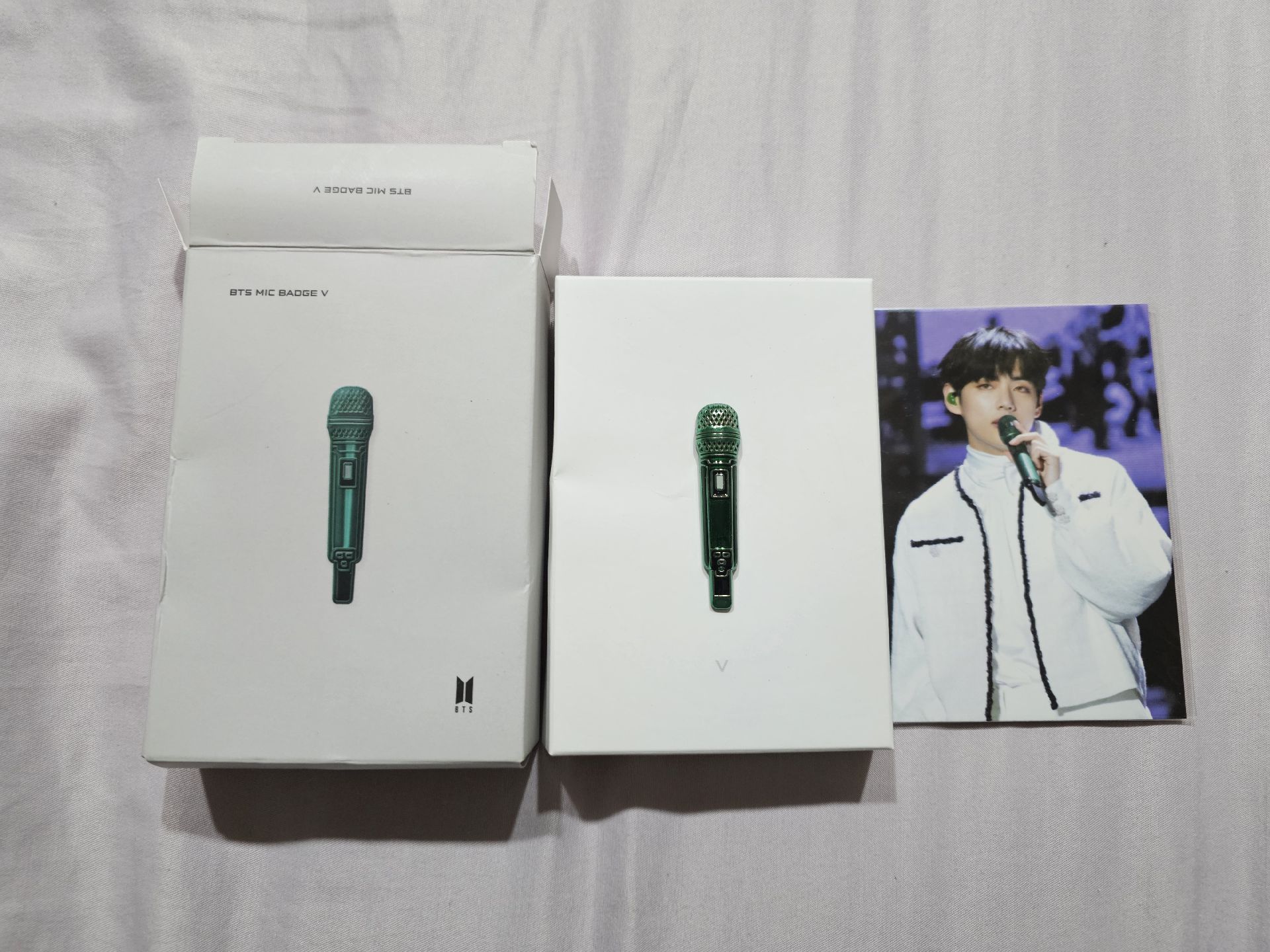 HYBE INSIGHT 泰亨 麥克風徽章+小卡