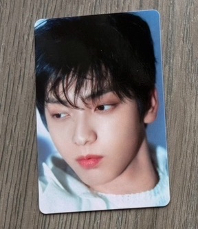 彬隨機卡淺色（圖二左上）