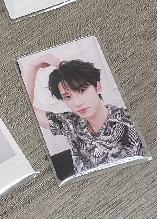 嚴浩翔大連自拍比心