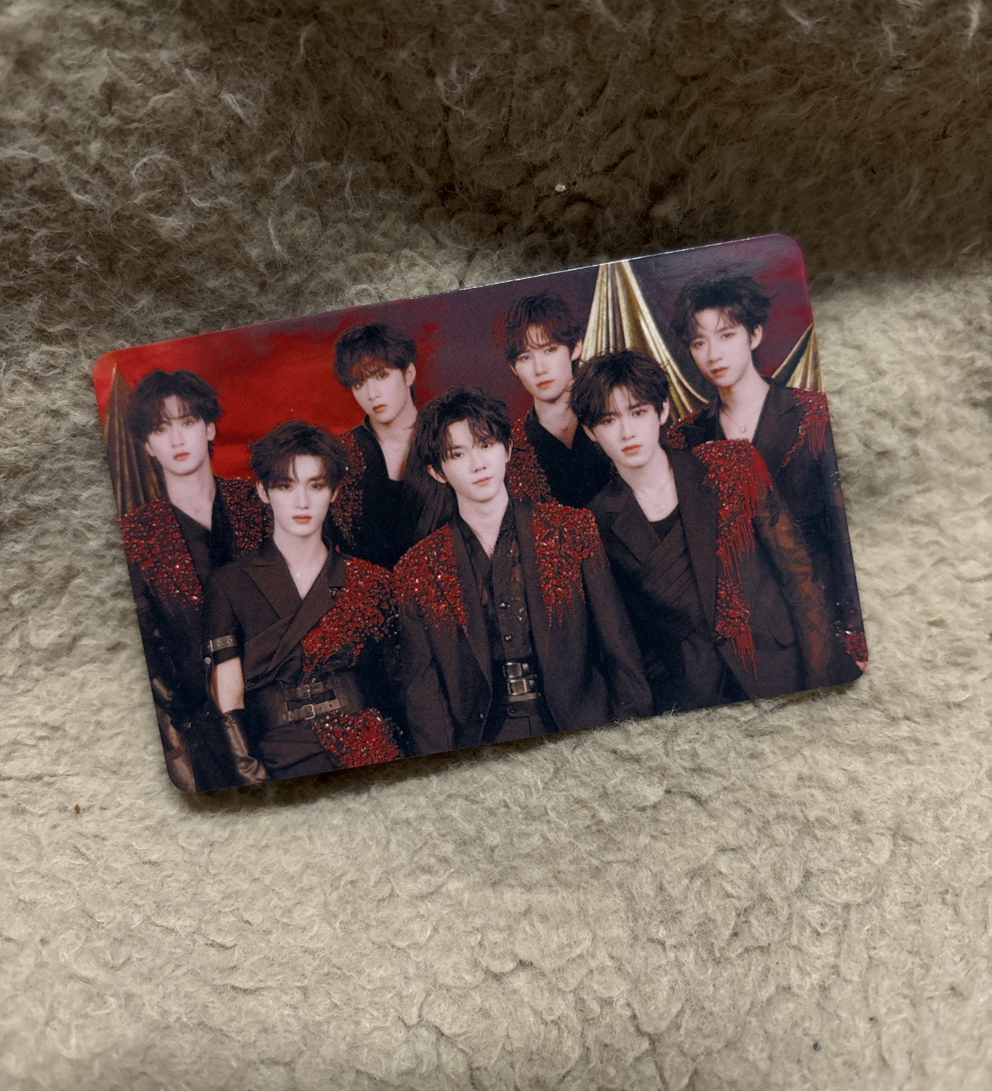 團卡（右下角有明顯壓痕，僅對光可見）