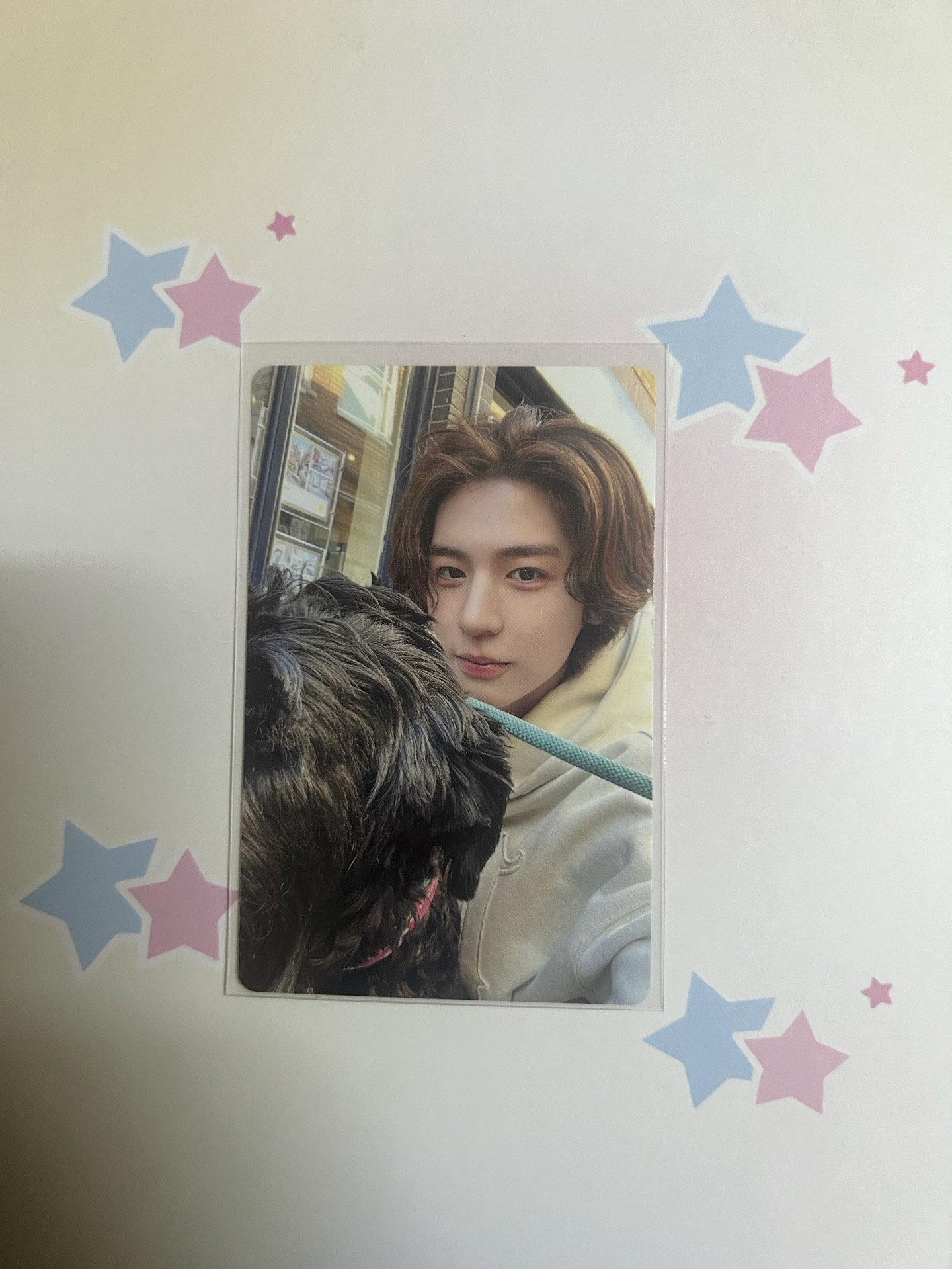 朋友之前以為他旁邊的是拖把其實是小狗