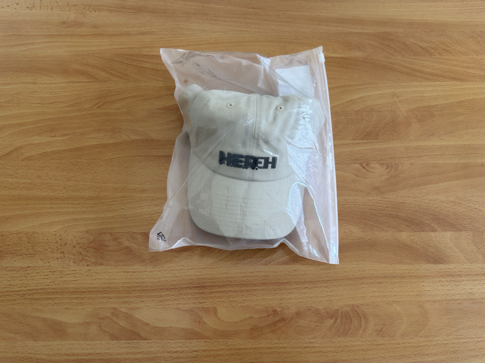  IU 2024演唱會周邊 米色棒球帽 