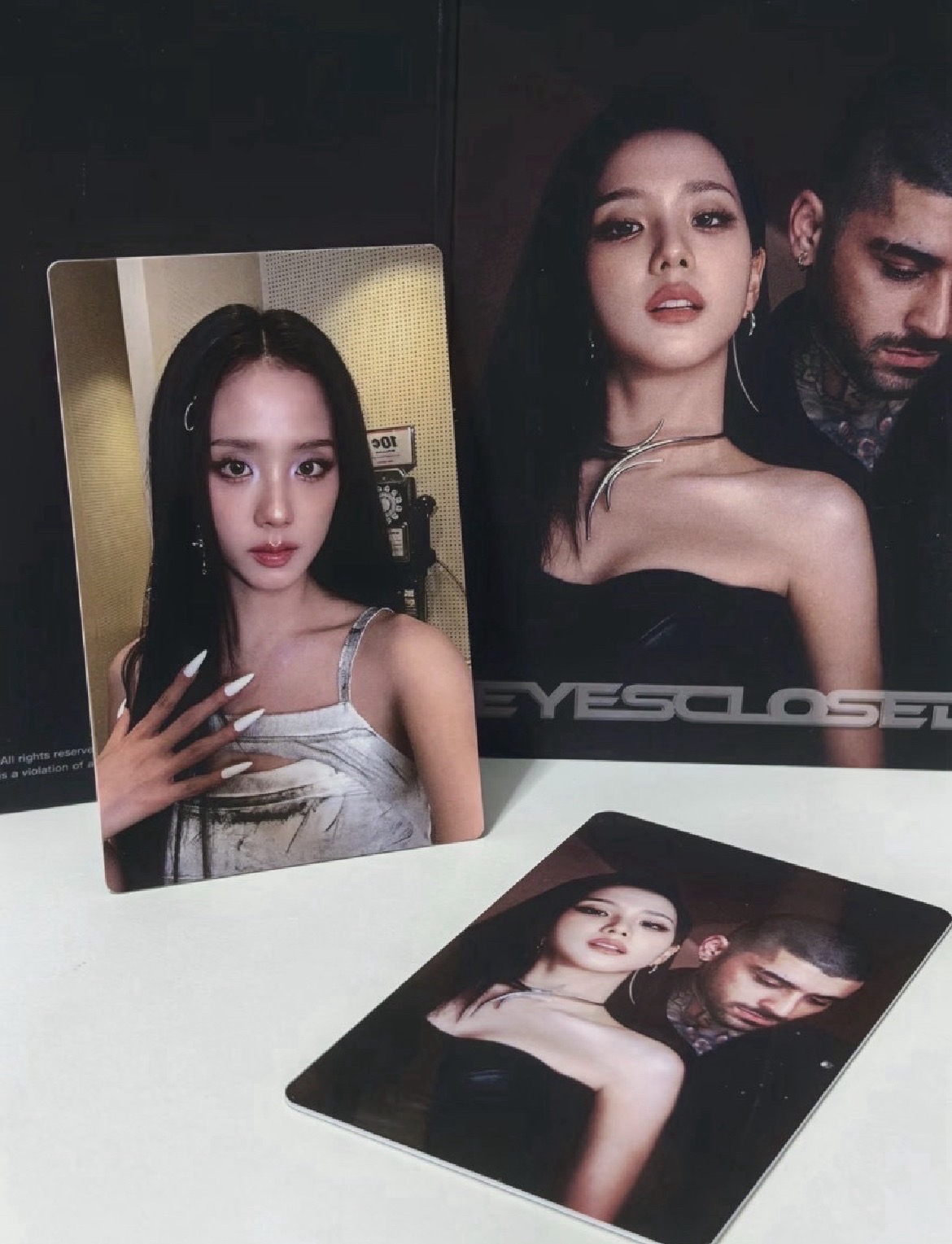 （現貨）jisoo eyes closed