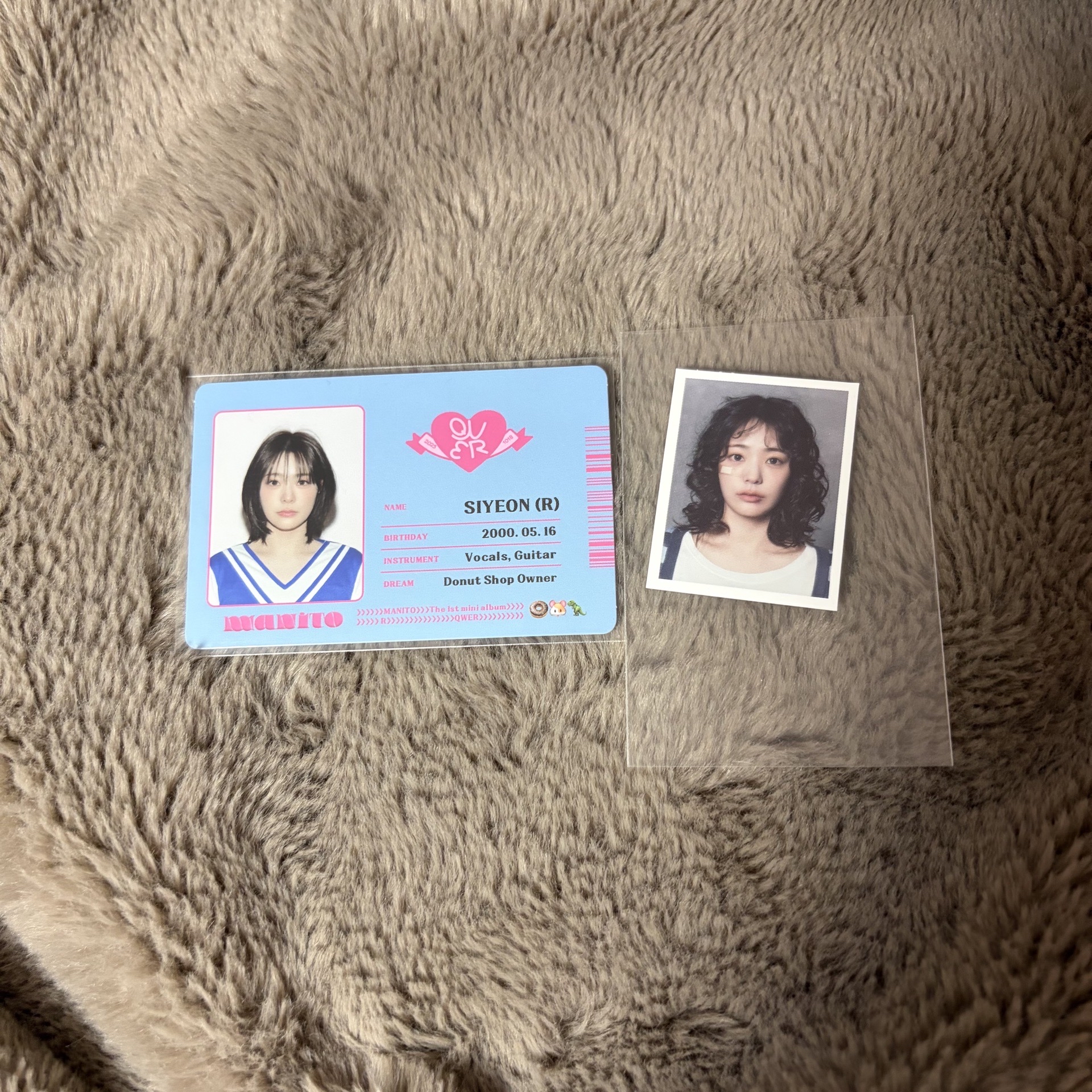 Siyeon證件照+ID卡