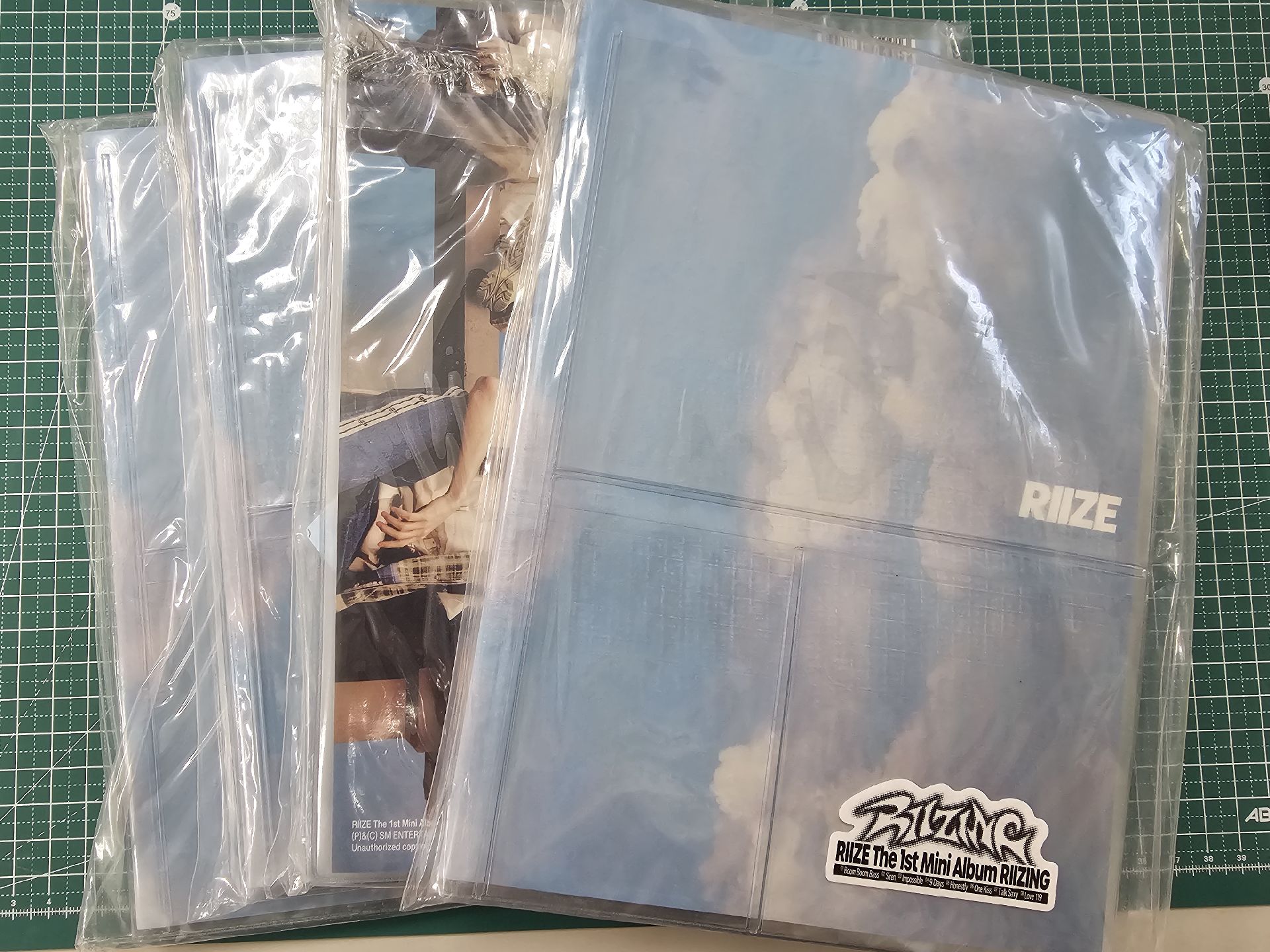 RIIZING 專輯 Collect Book 超空的空專只有本體和CD