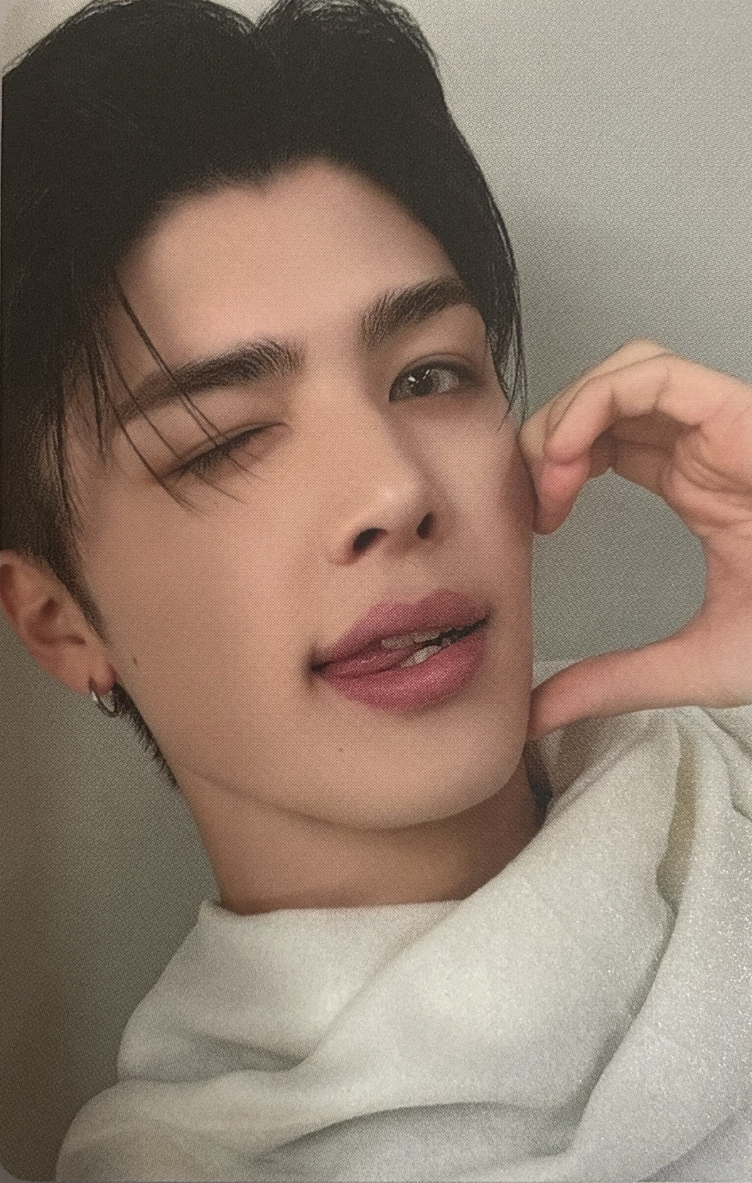 吐舌wink臉頰愛心