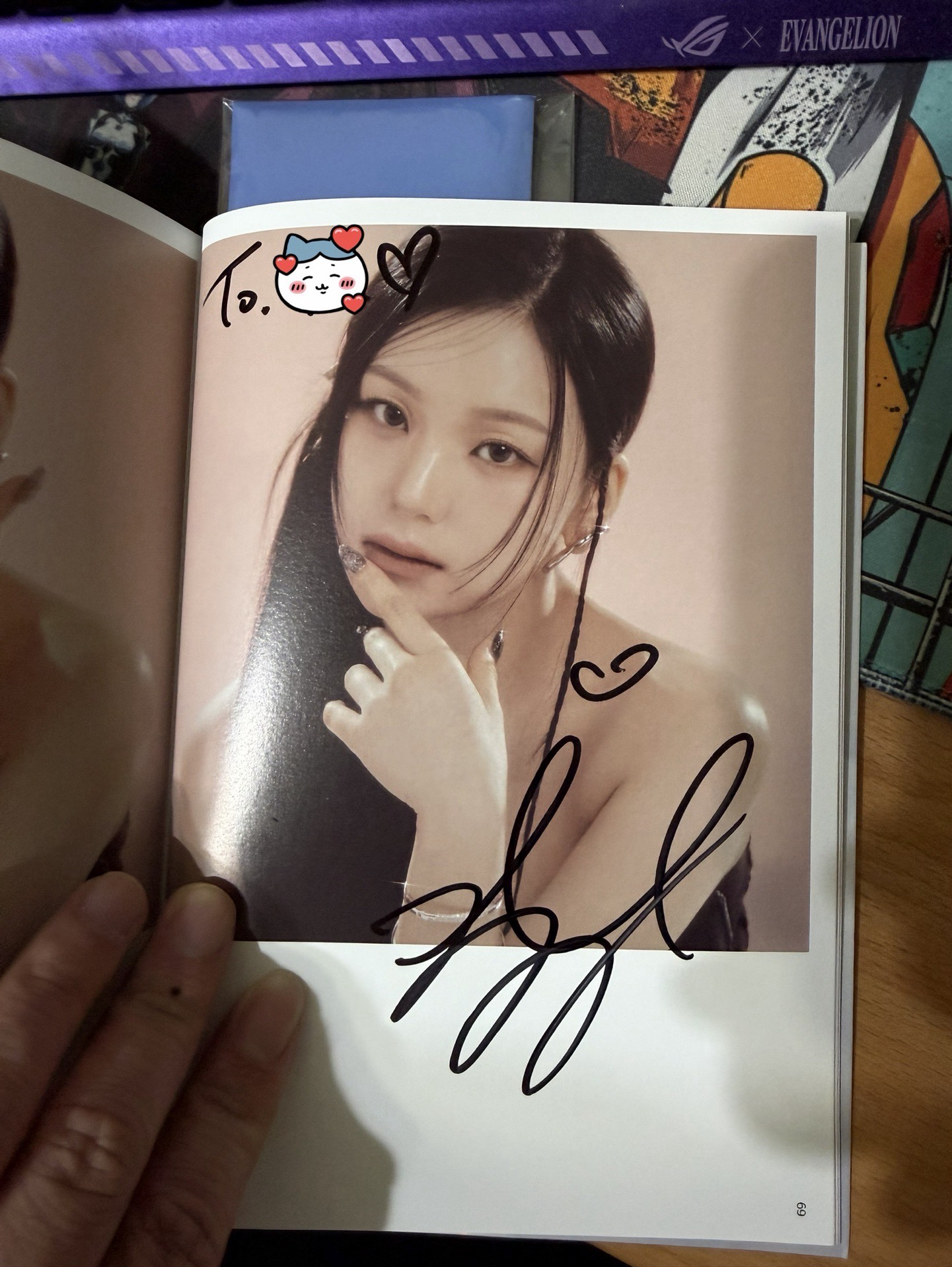 VIVIZ正規一輯 A Montage of （）嚴智簽專 親簽 to簽