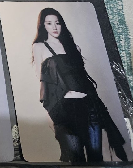 i-dle 舒華／shuhua 展覽 CITY of SENSE 隨機卡