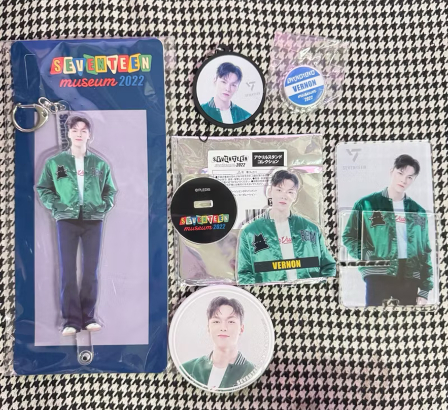 【現貨】（整圖出）seventeen 2022 博物館 博物館 vernon 崔瀚率 museum 吊飾 徽章 立牌