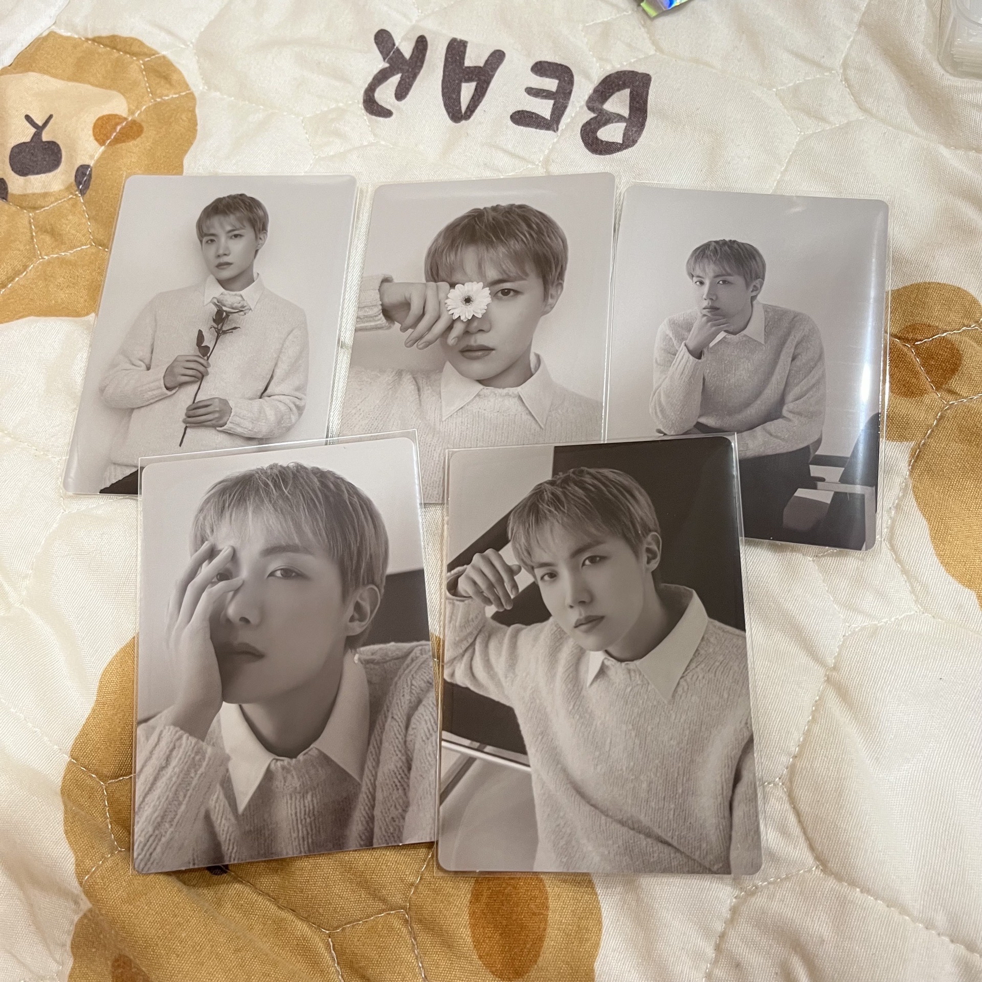BTS防彈 monochrome四寸隨機卡