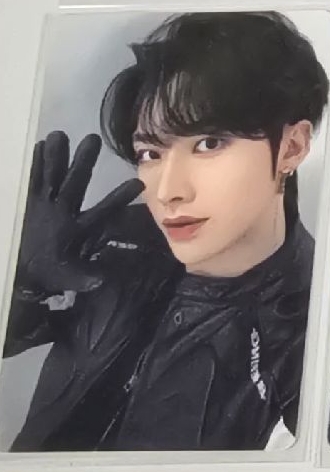 zb1 世巡H&N首爾場 隨機卡 Ricky 自拍1. 