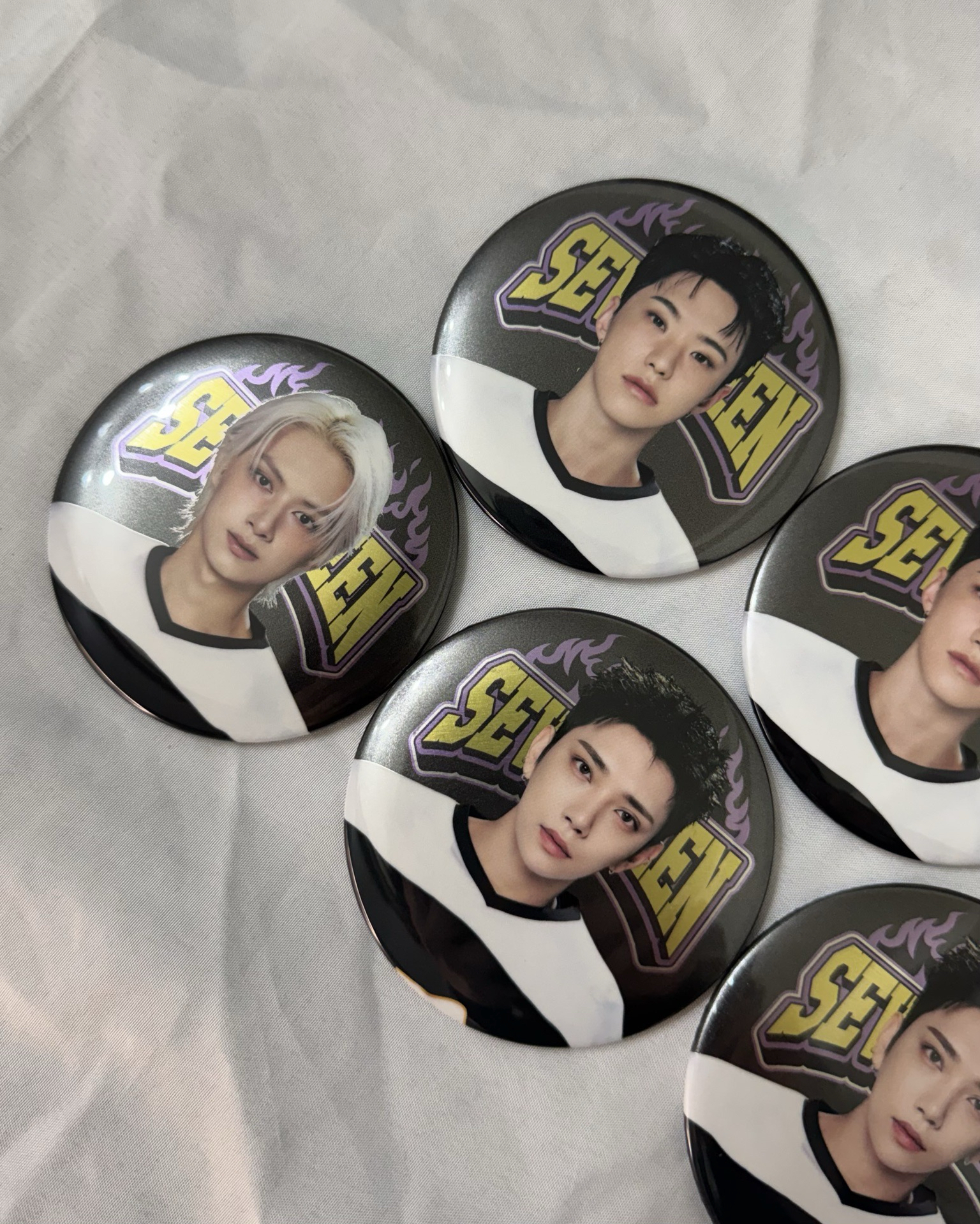 25’HOME 徽章 秀俊榮勳八