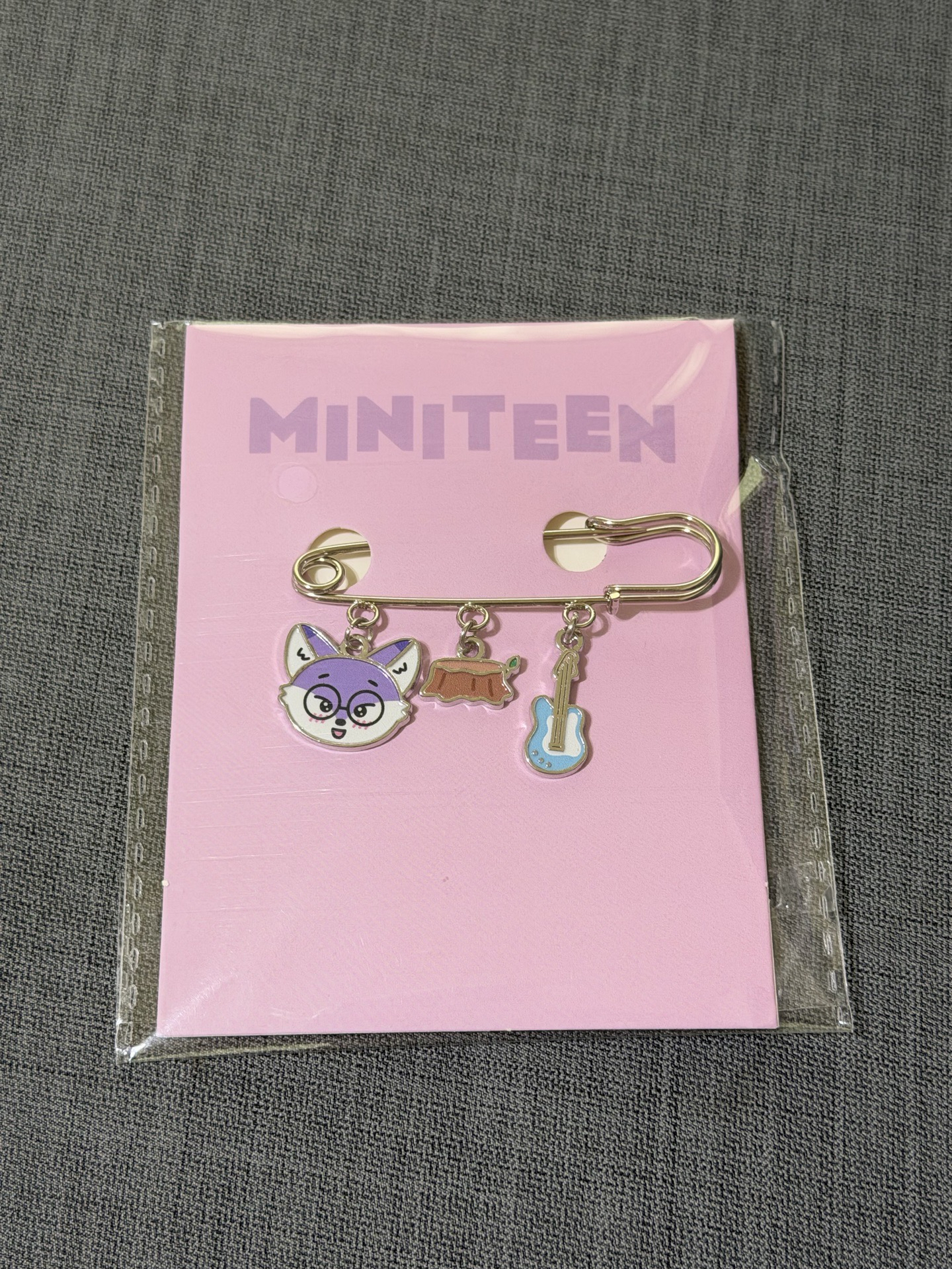 Seventeen Miniteen-狐袋子金屬別針💚（帶🩷100）