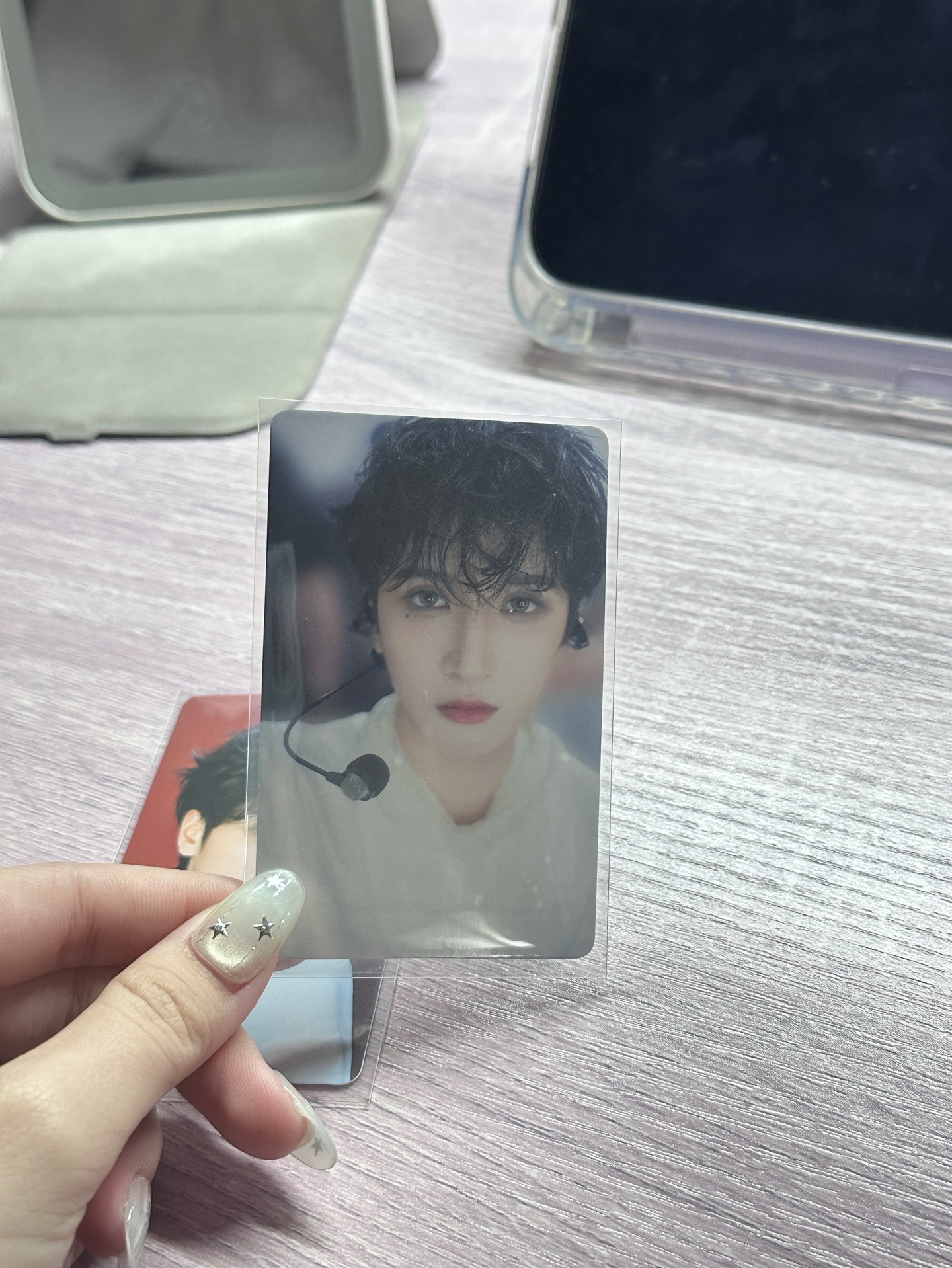 嚴浩翔上海耳麥自拍