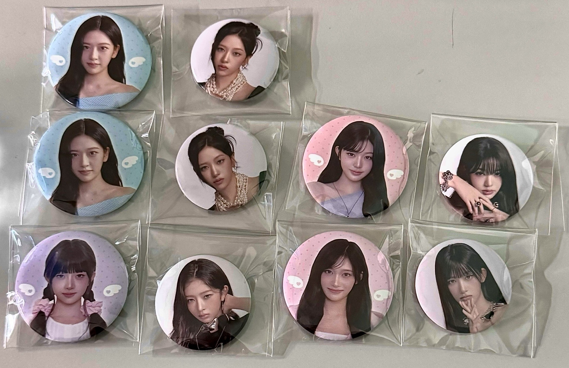 IVE世巡場週徽章