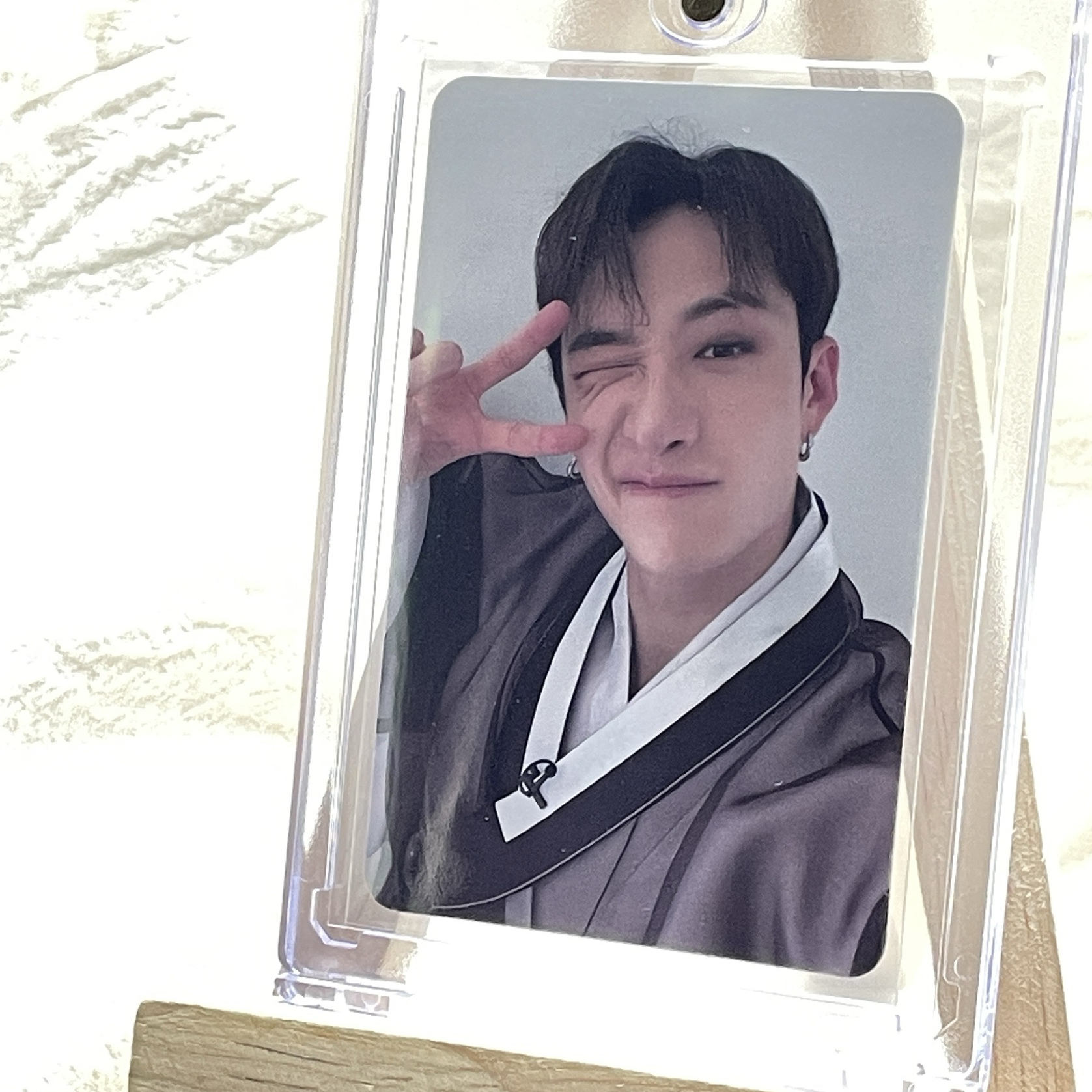 方燦韓服眨眼✌🏻卡