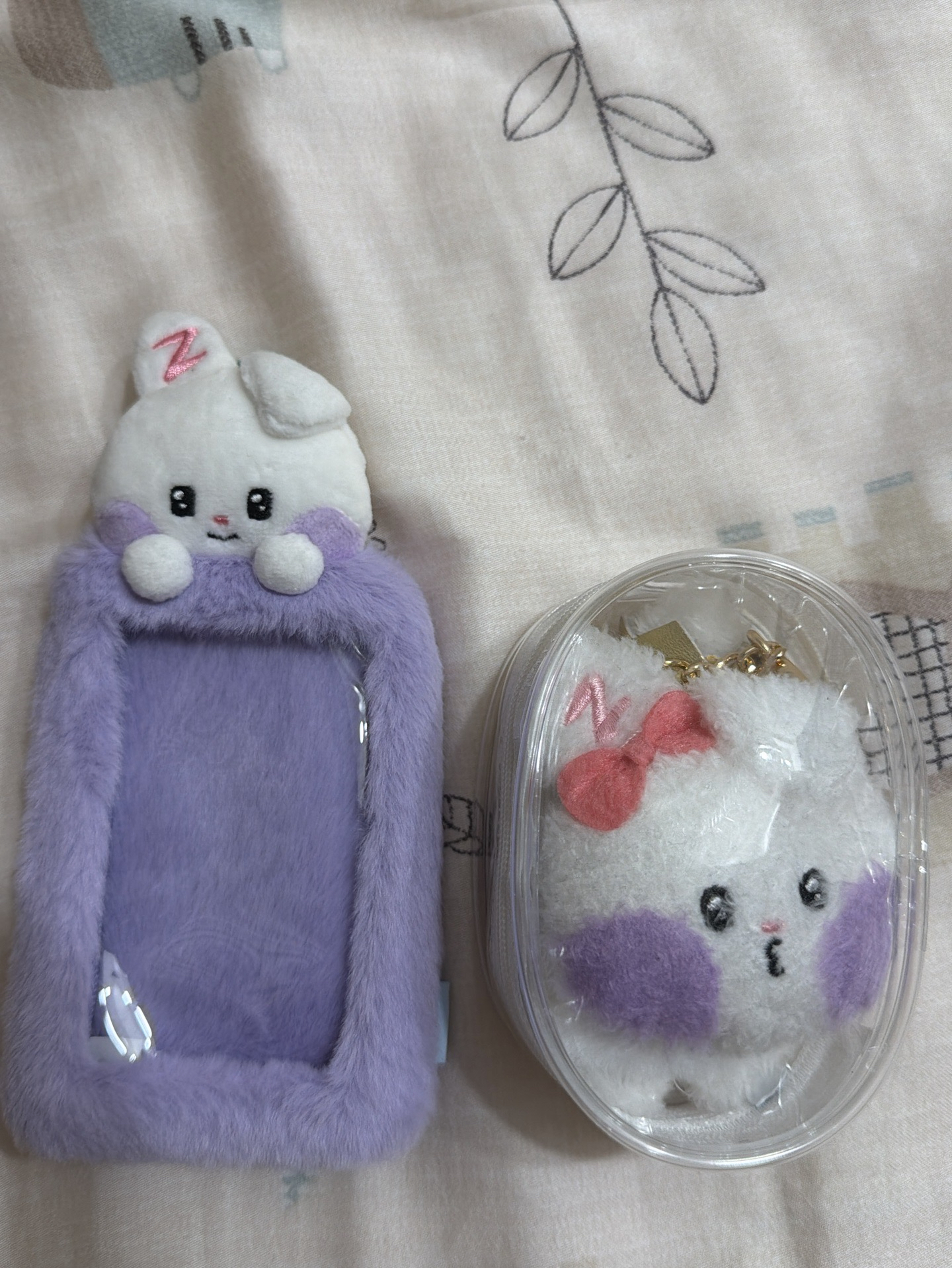 售yunini卡套和徽章