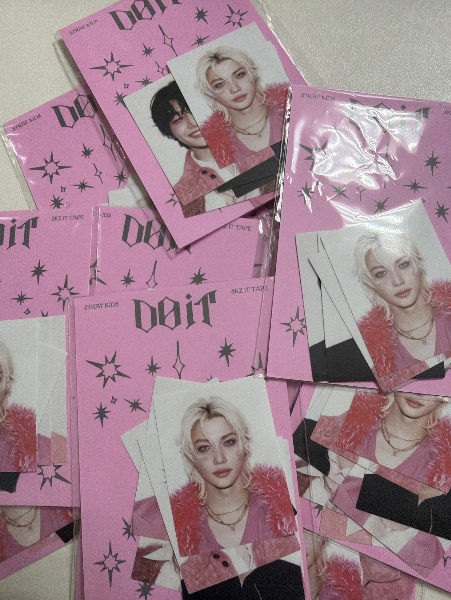 普版預售禮-證件照貼紙一套