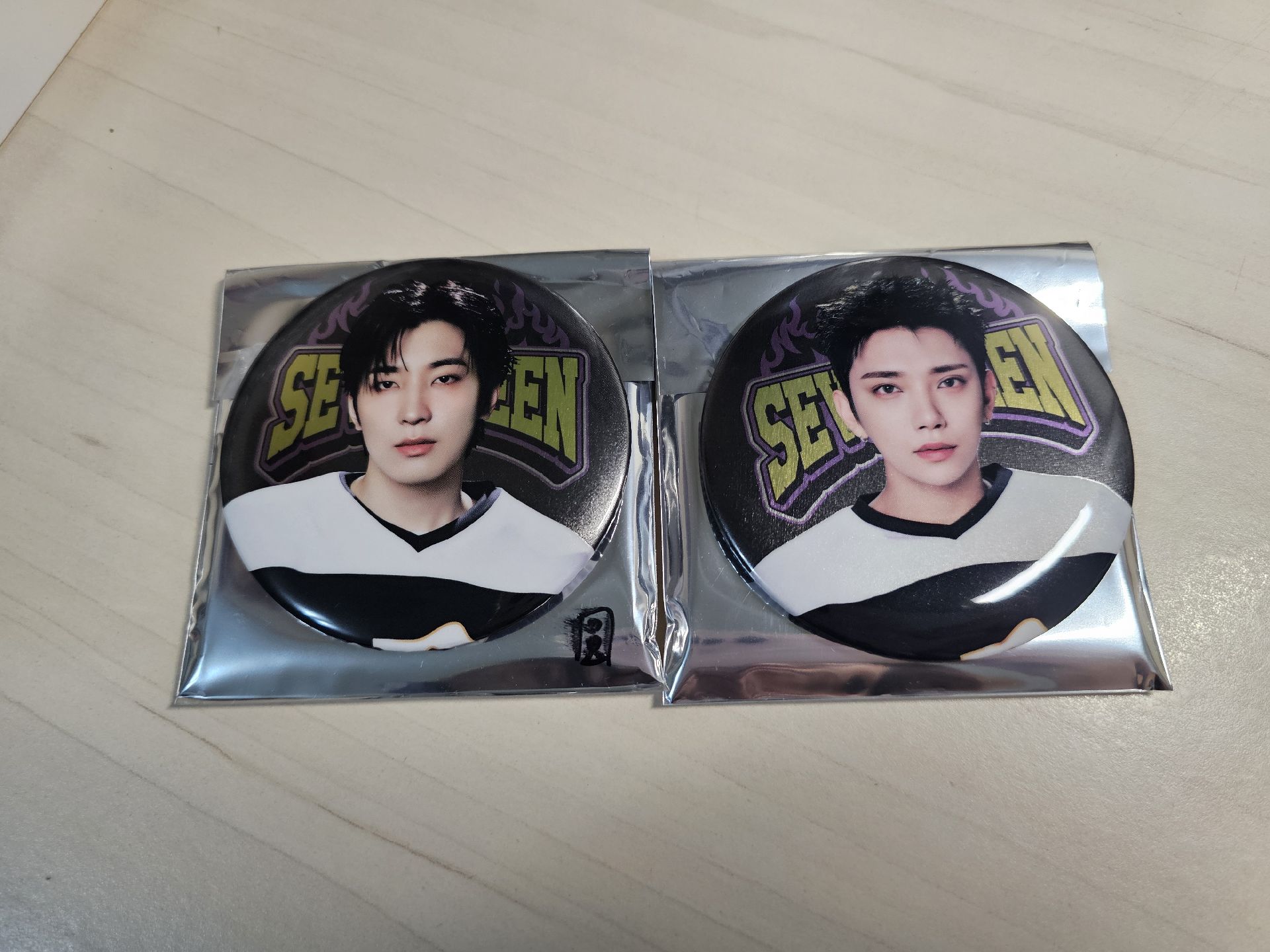 SEVENTEEN 25home徽章 | 餘量出售