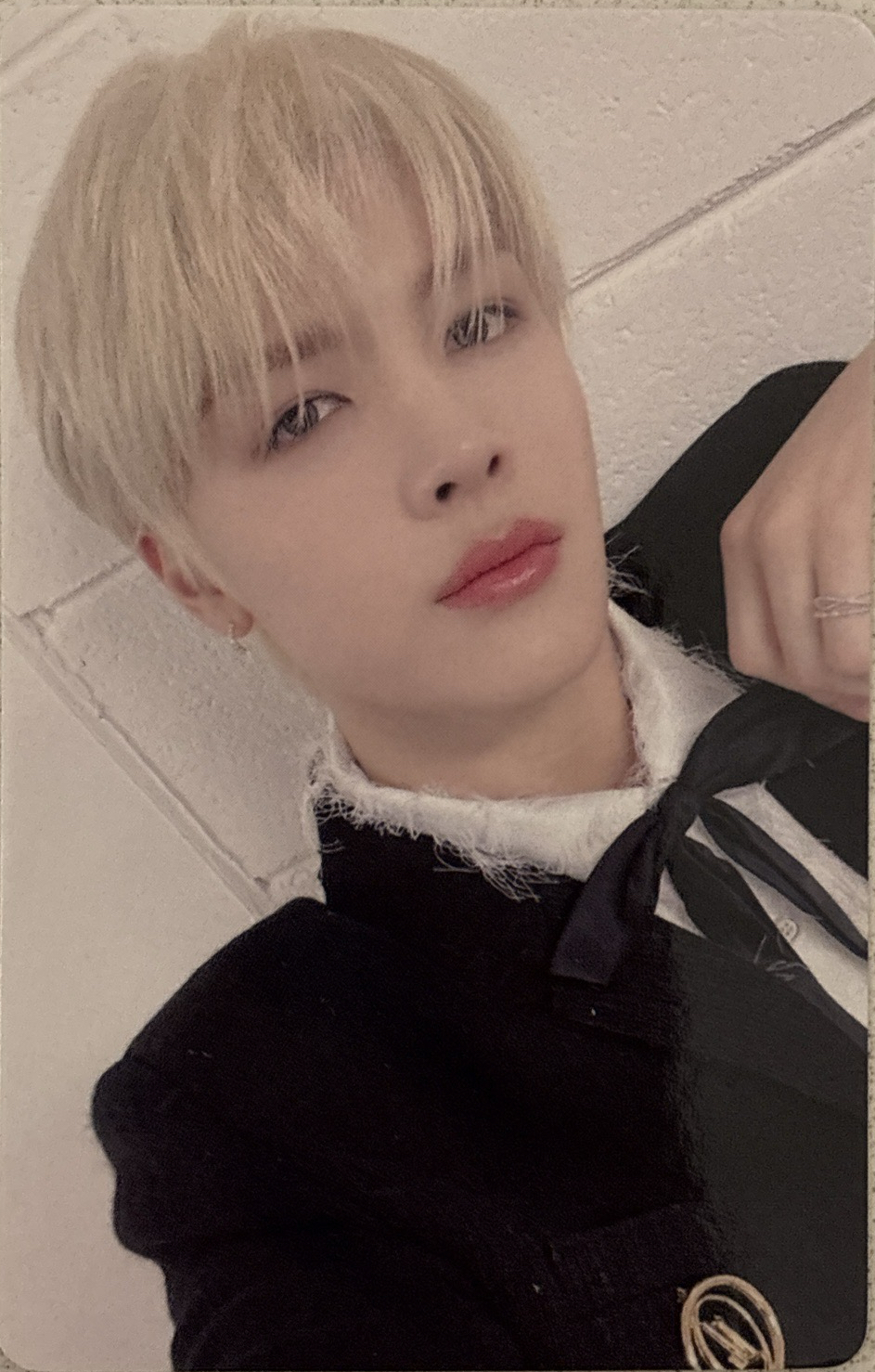 白髮小王子扯領帶