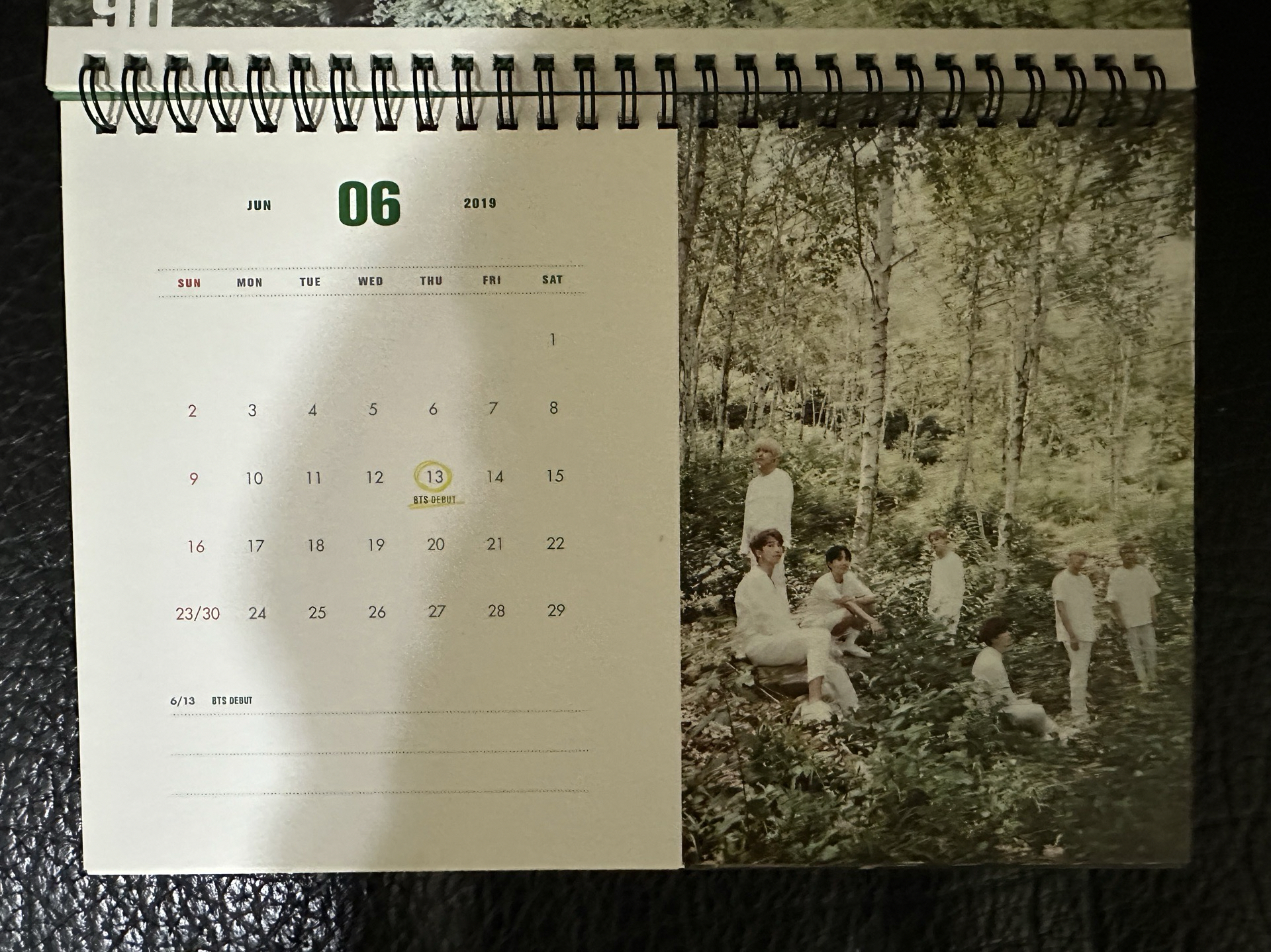 桌曆：240mm x 165mm