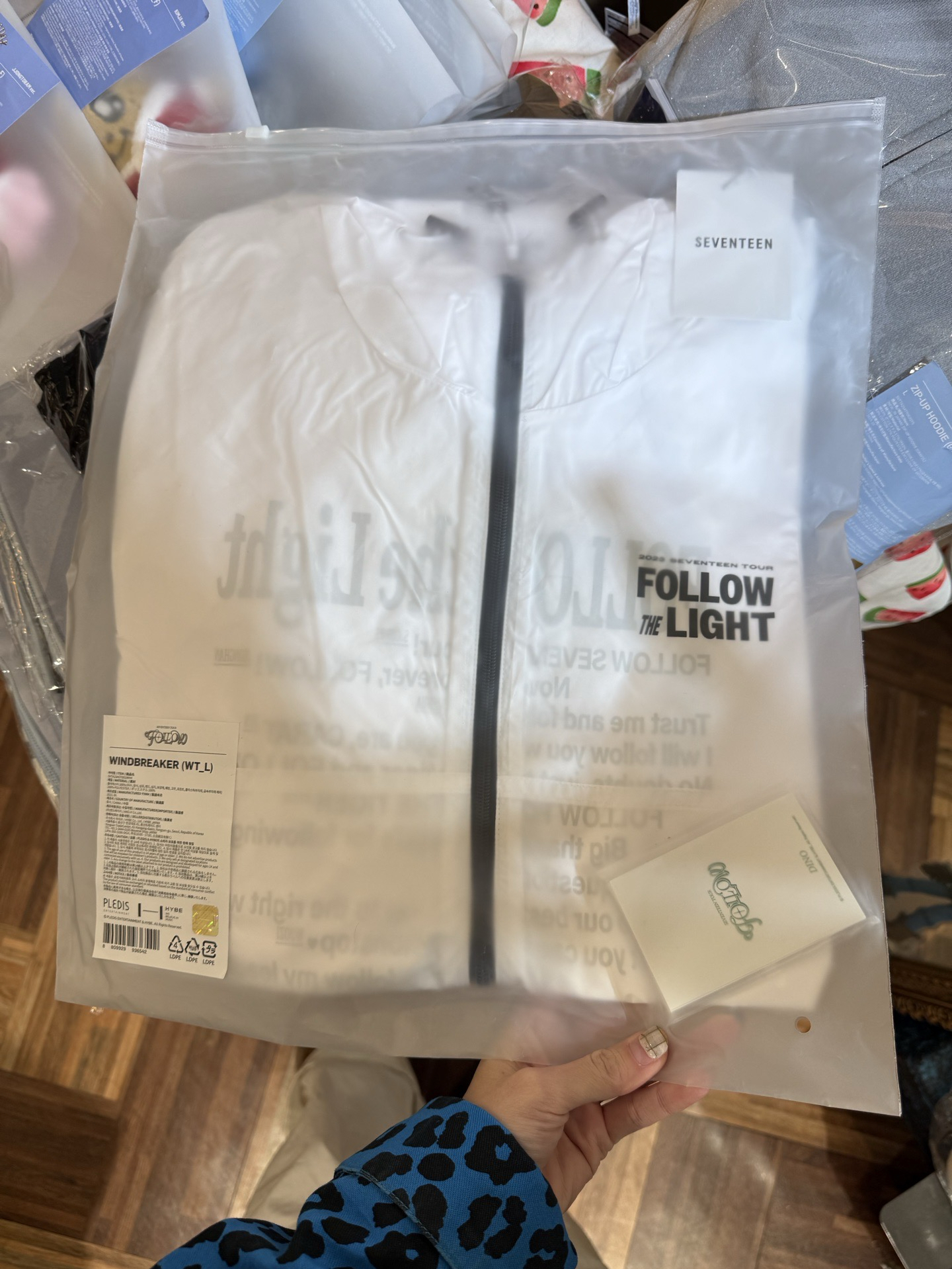 Follow 風衣外套 L 附整組小卡