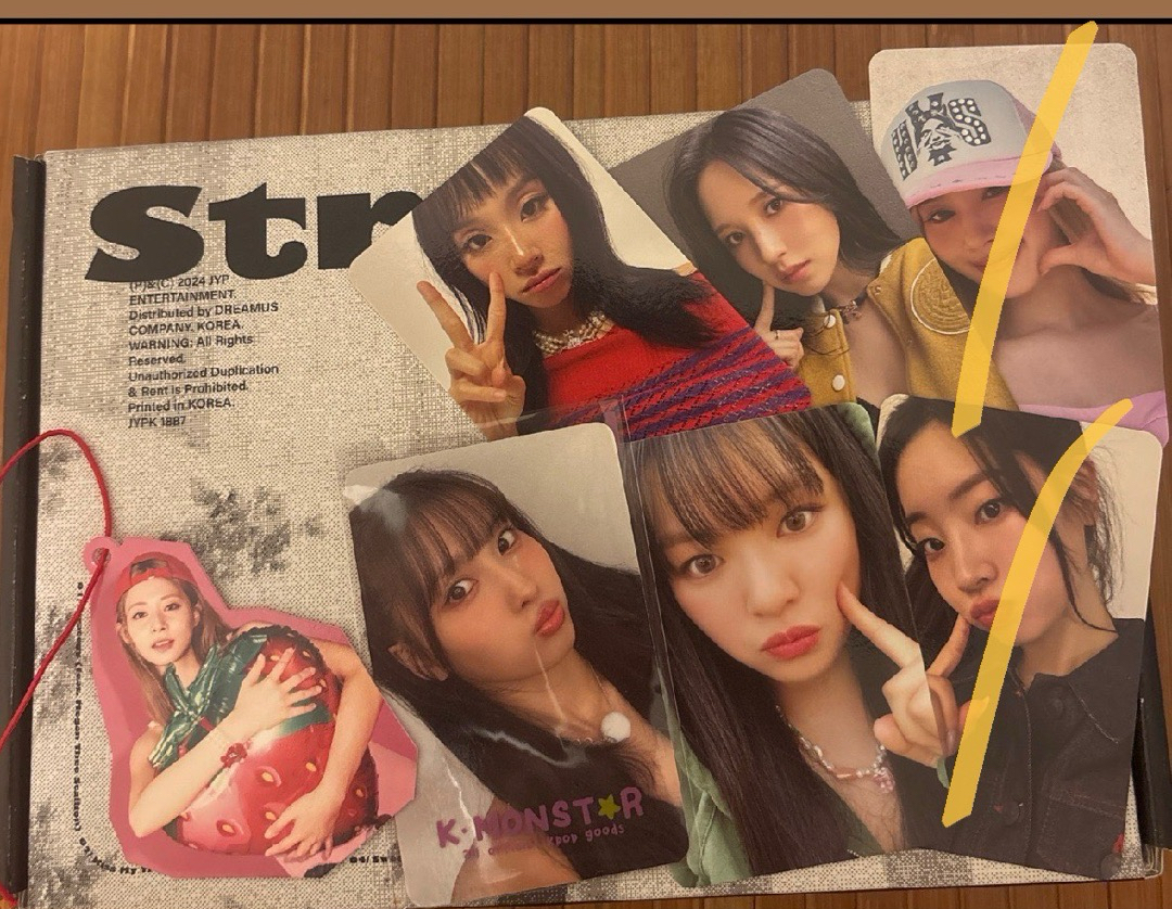 STRATEGY 專輯 含momo特典