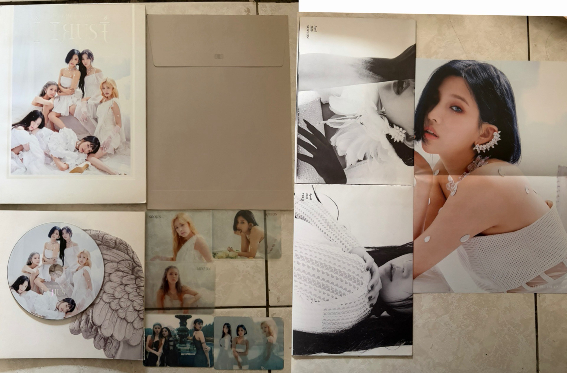 I TRUST 專輯 lie 白版 空專 僅無小卡 送透卡/畫冊