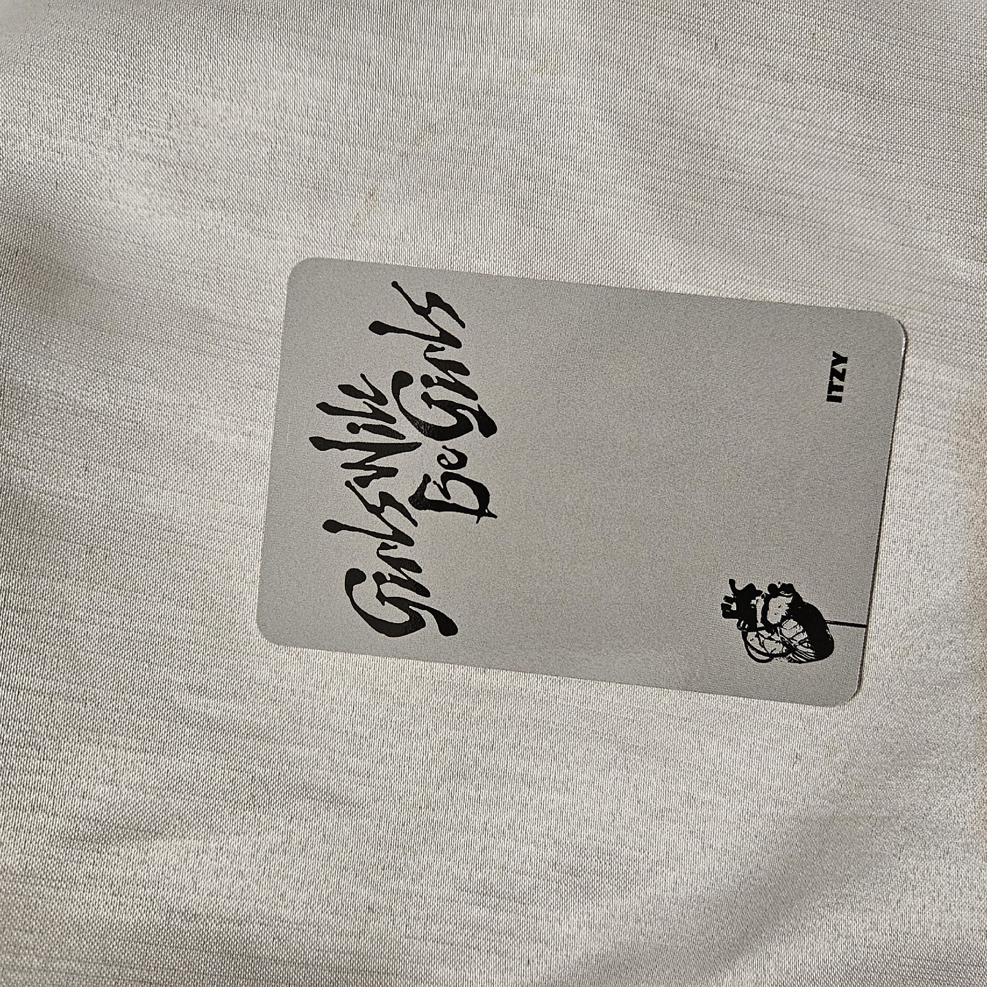 ITZY GWBG 電子專 A VER，LIA 正面微笑 紫色帽子 小卡，近全新