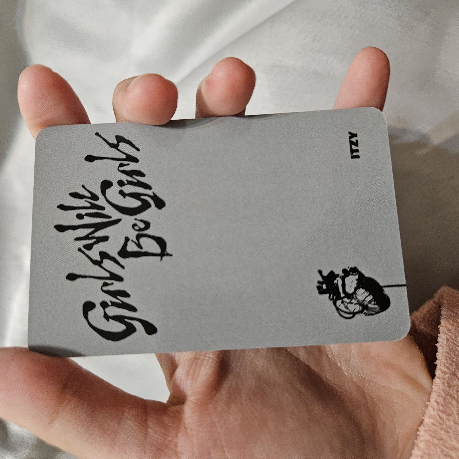 ITZY GWBG 電子專 A VER，LIA 正面微笑 紫色帽子 小卡，近全新