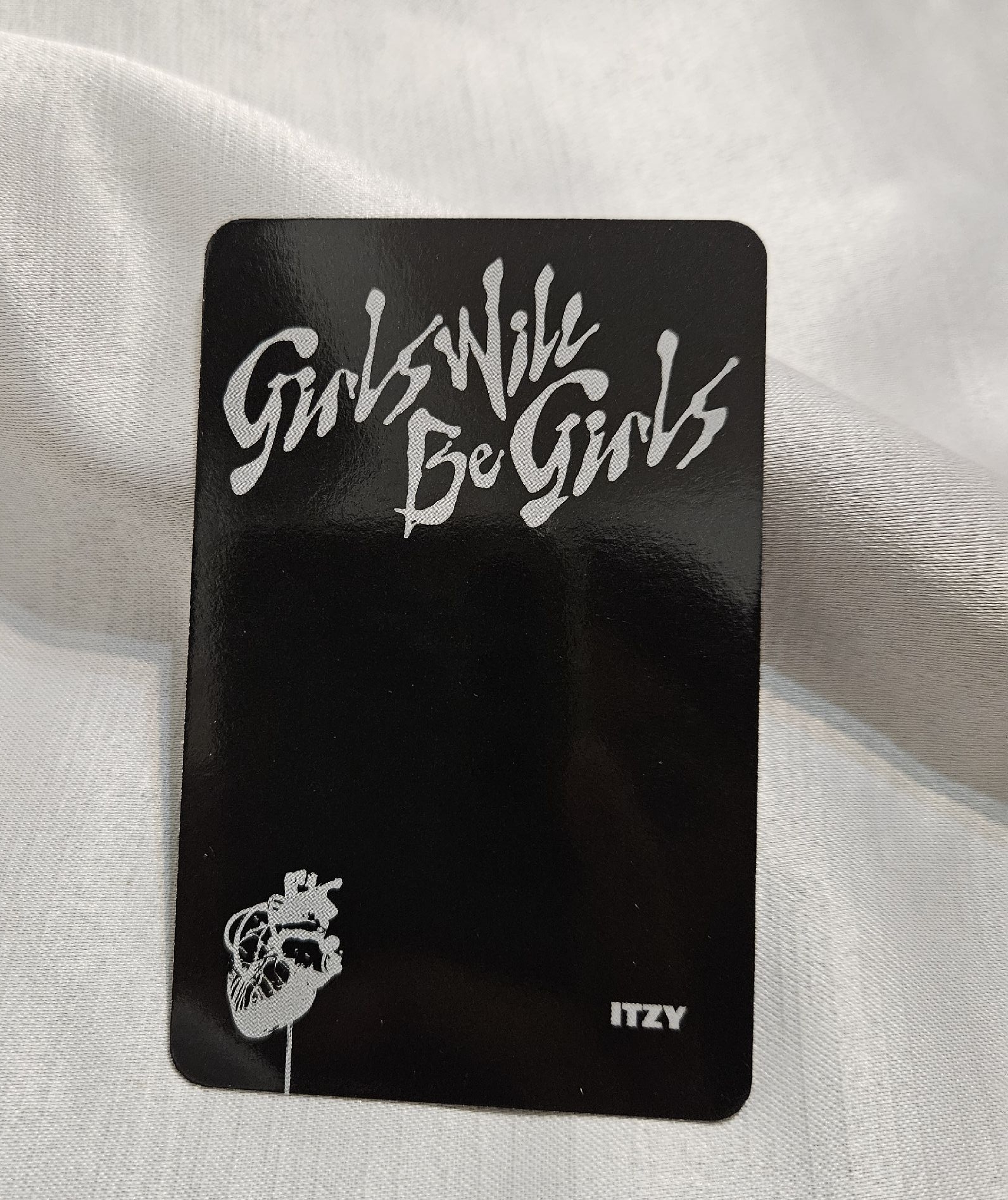 ITZY GWBG 電子專 A VER，禮志 坐地上 小卡