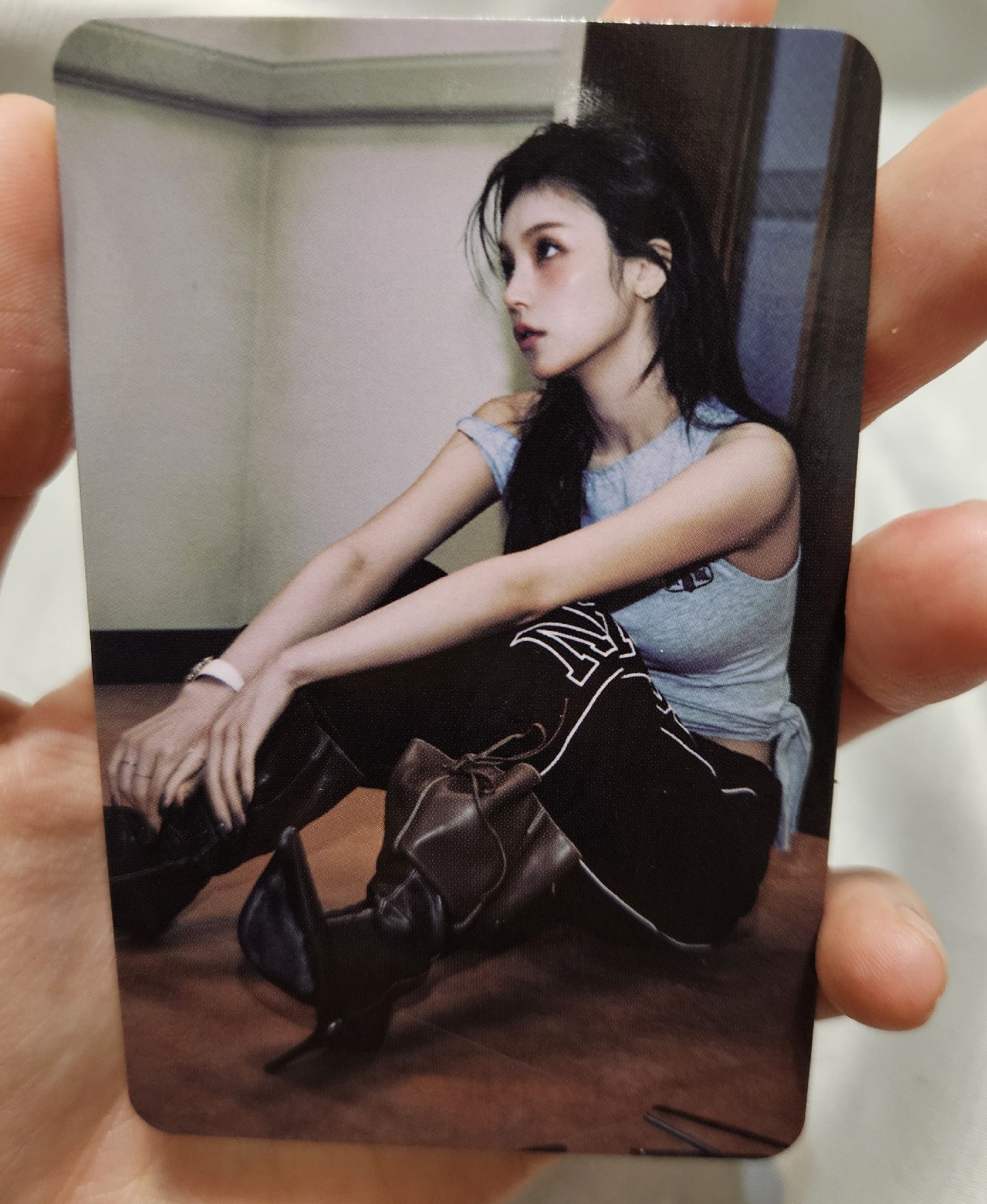 ITZY GWBG 電子專 A VER，禮志 坐地上 小卡