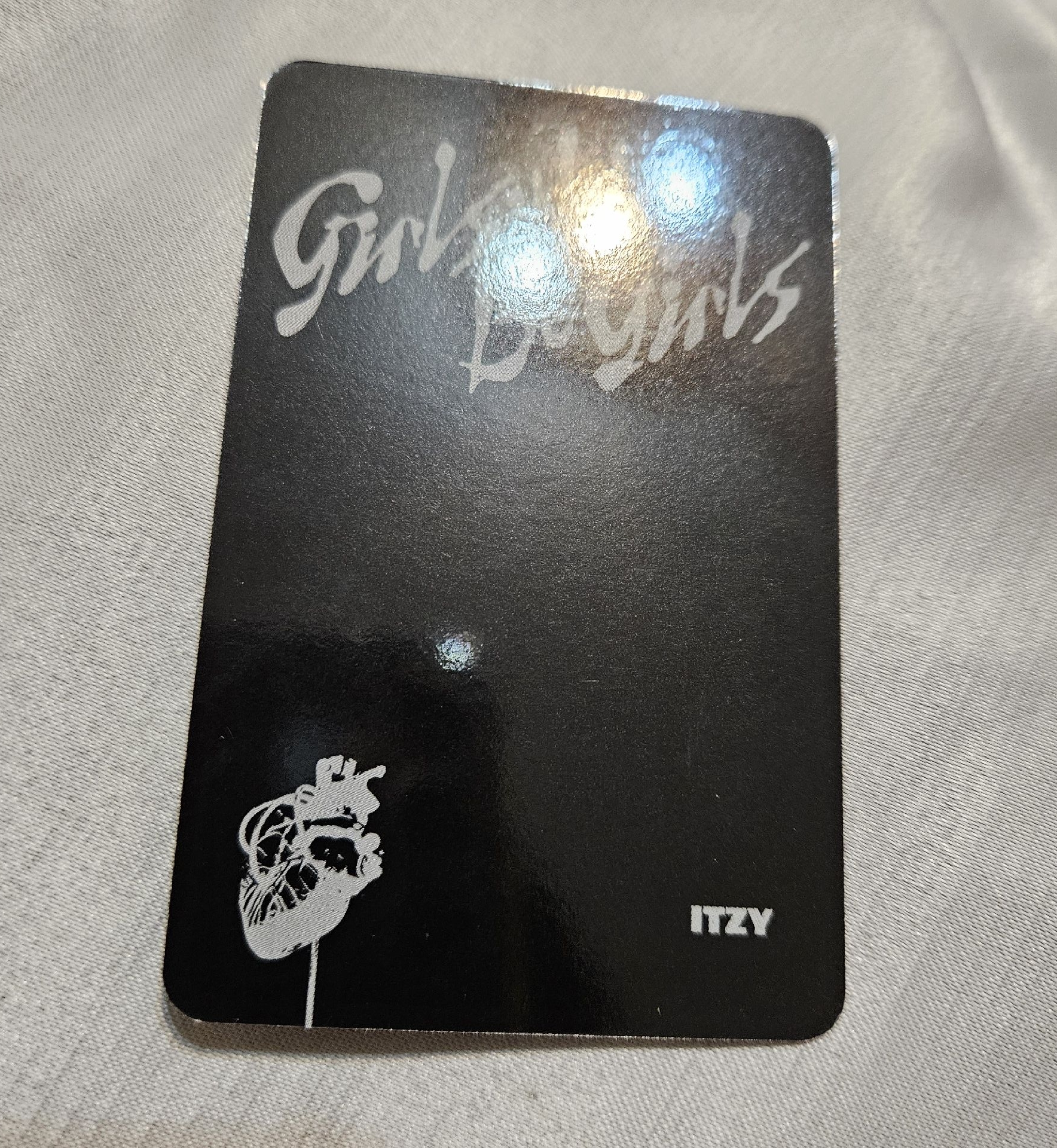 ITZY GWBG 電子專 A VER，禮志 坐地上 小卡