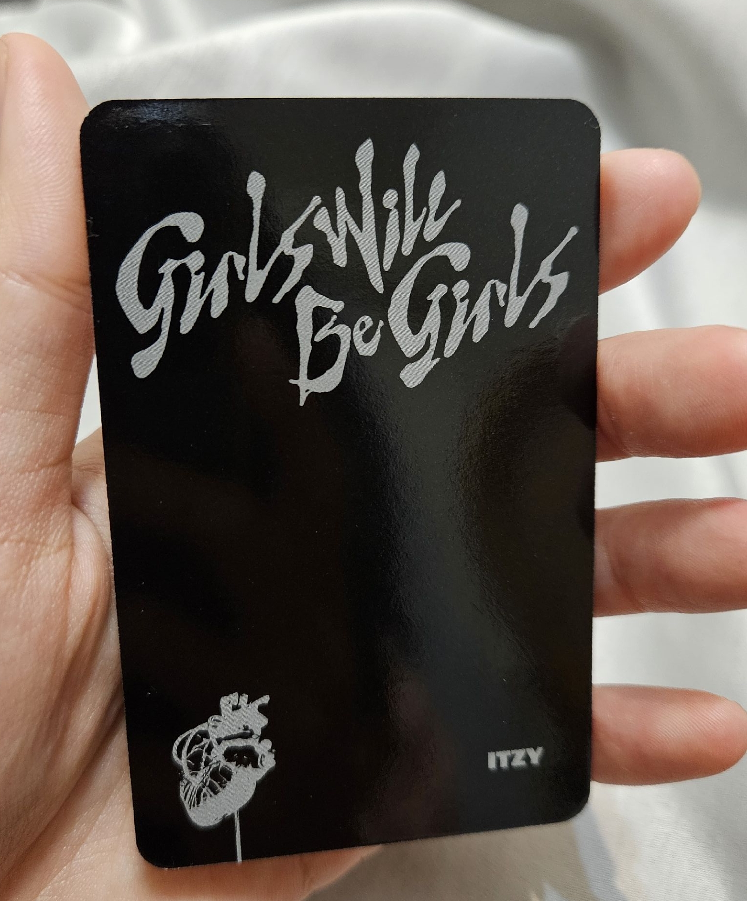 ITZY GWBG 電子專 A VER，禮志 坐地上 小卡