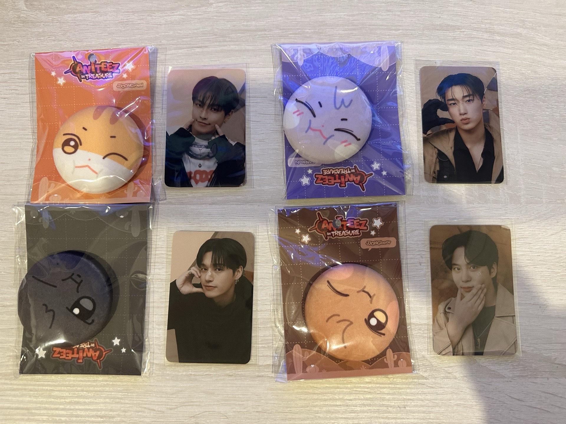 ANITEEZ in treasure 日場軟徽章