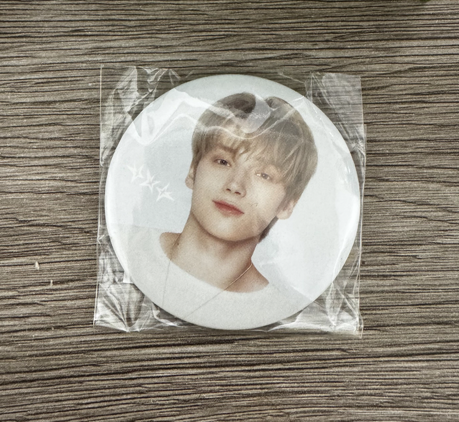 Act:TOMORROW 扭蛋 隨機徽章 白底 休寧凱