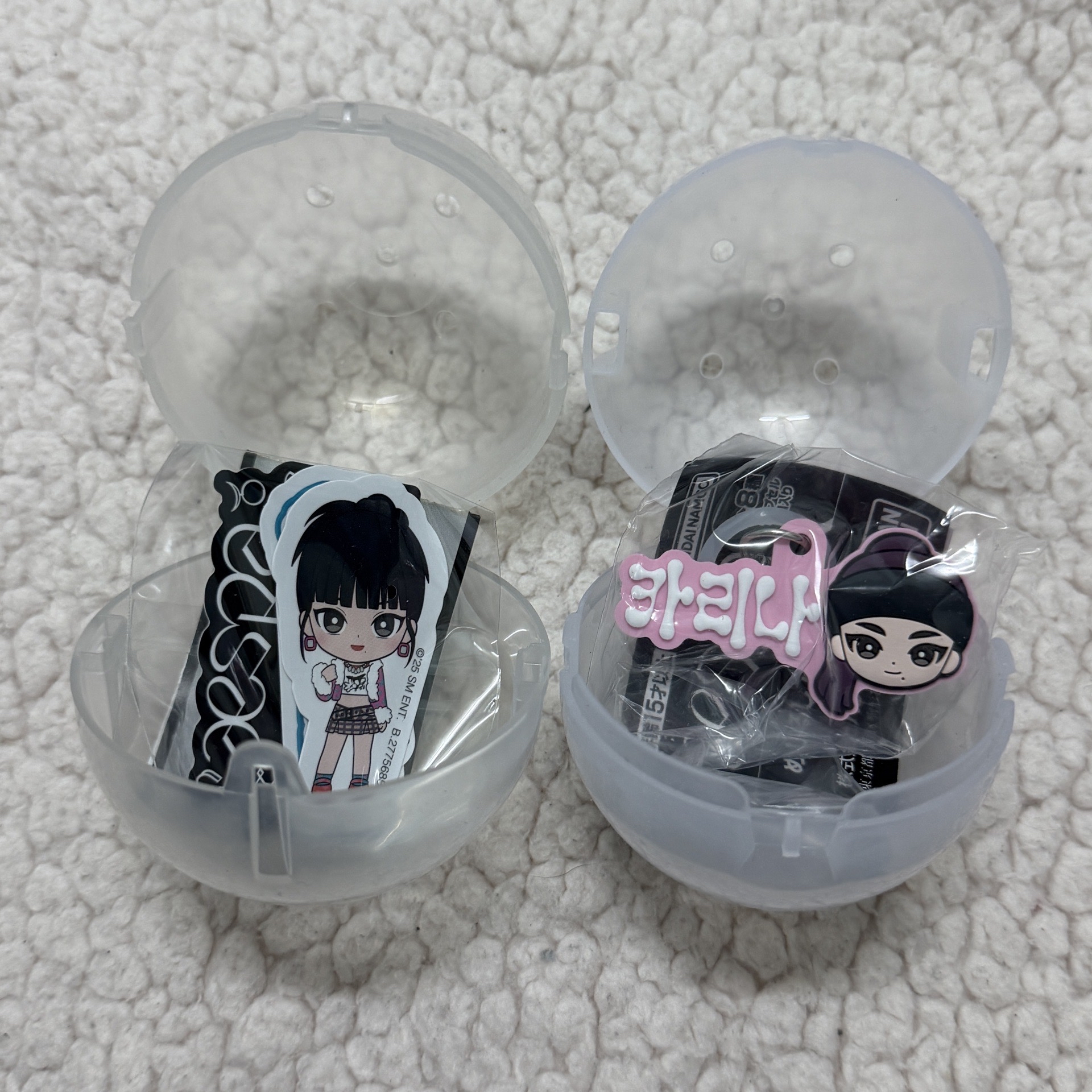 Karina萬代扭蛋 兩個一起