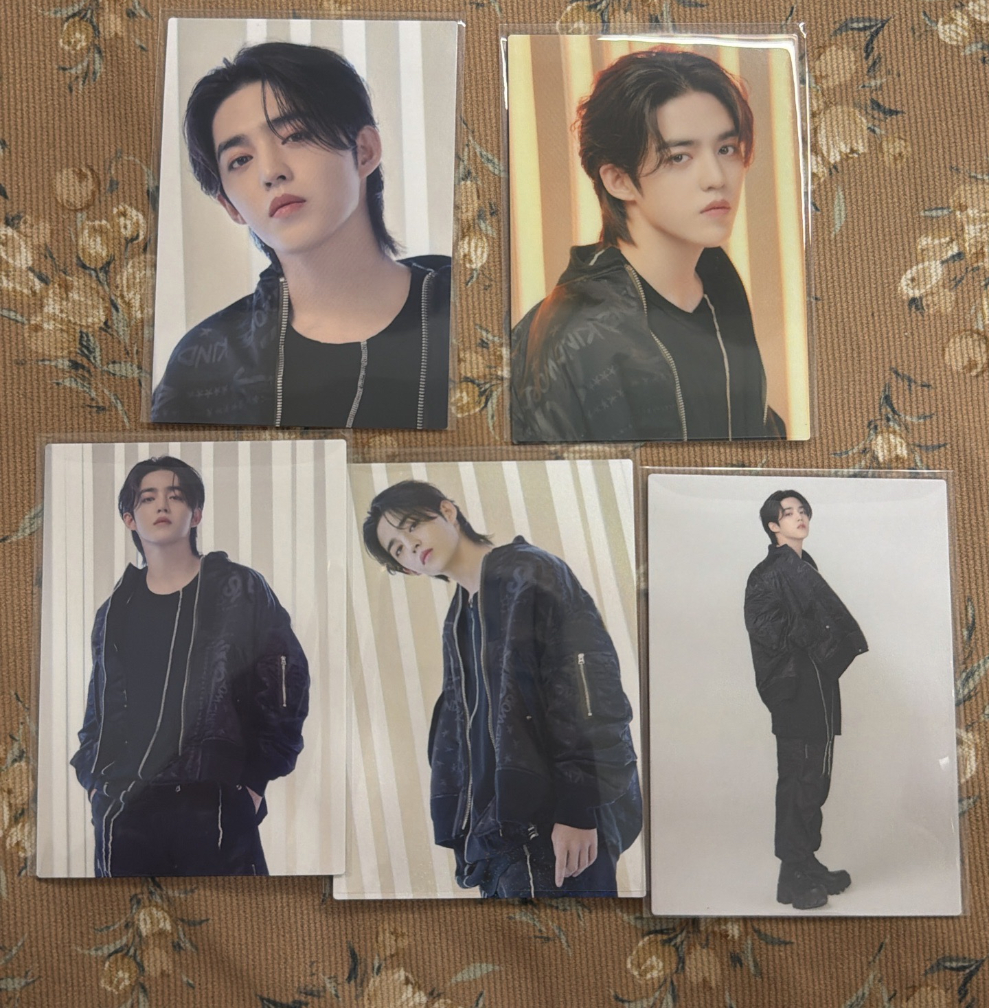 FOLLOW 隨機卡 哲