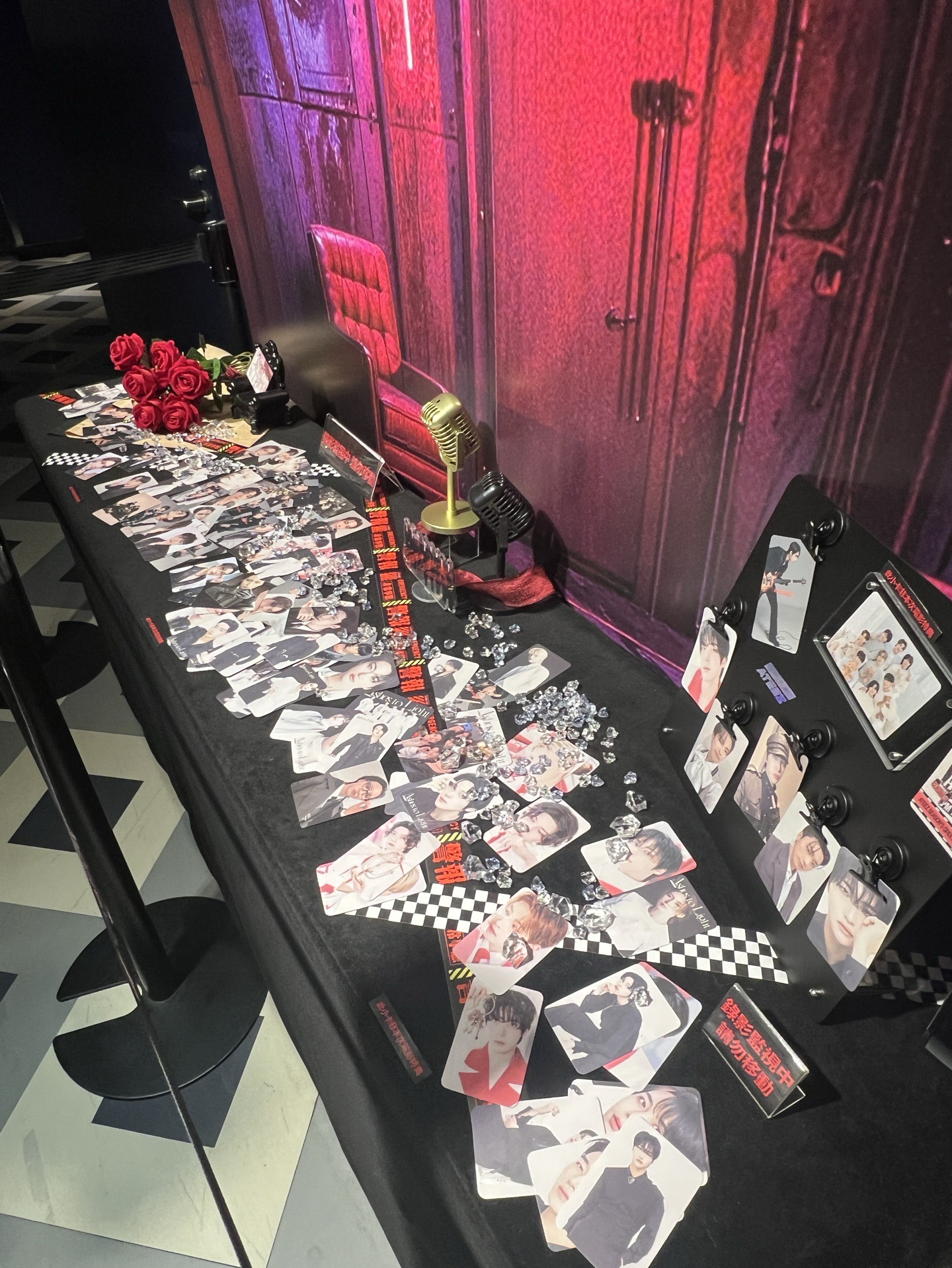 LIGHT THE WAY 電影特典