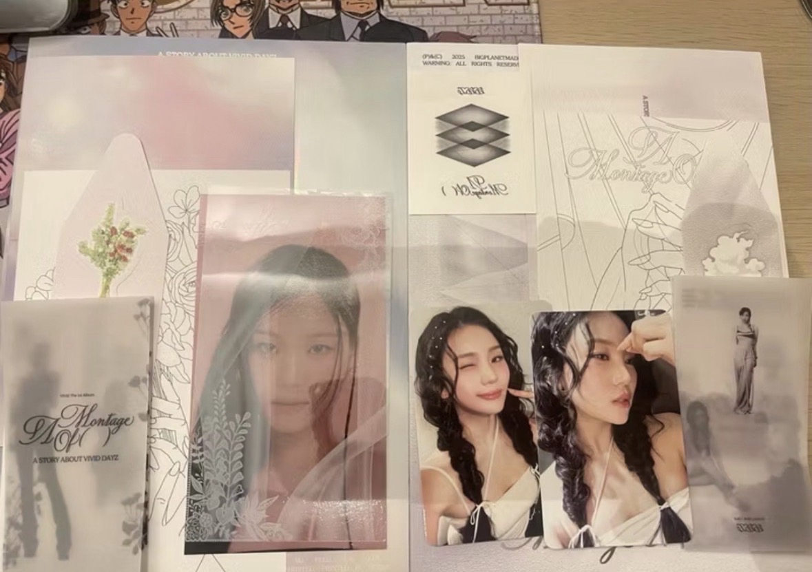 VIVIZ 1THE 1st Album A MONTAGE OF () 全專 正規一輯