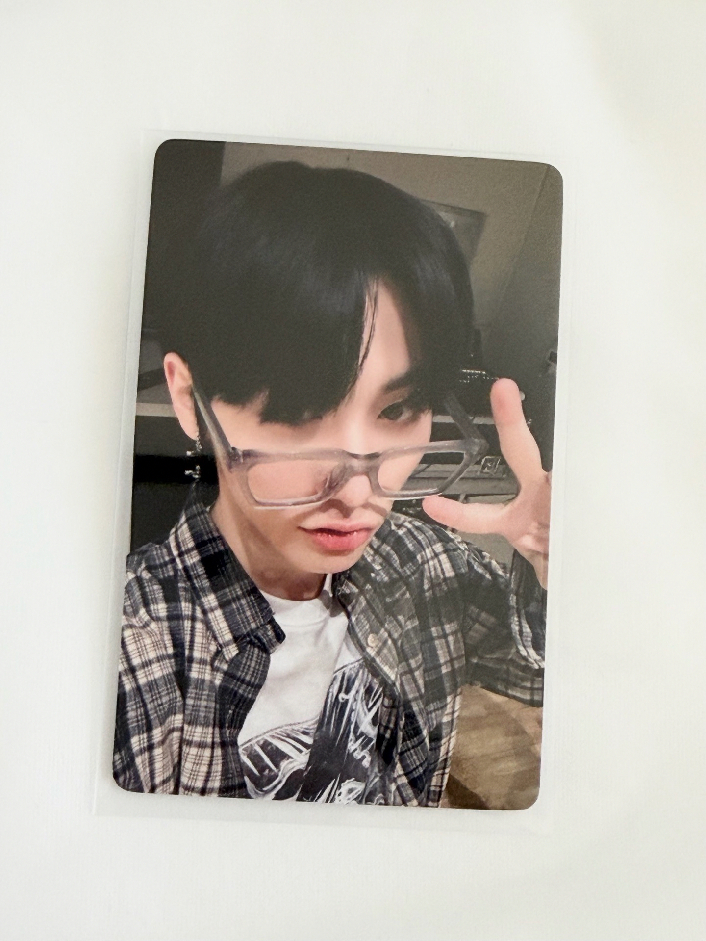 那時候是看到有戴眼鏡就買了