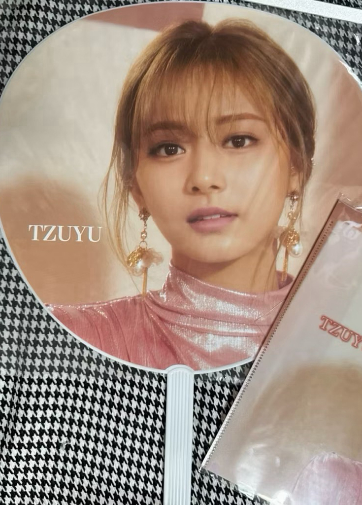 （扇子+資料夾）twice 絕版 子瑜 日本 日巡 &TWICE 大扇 扇子 演唱會 世巡 快閃店 應援扇 手扇