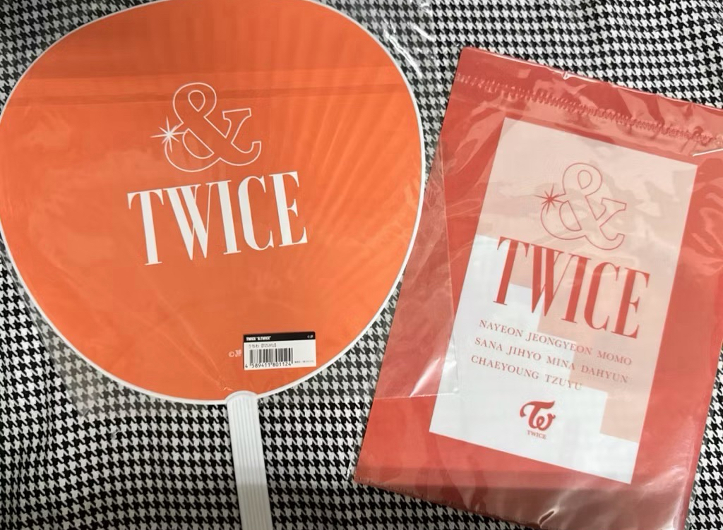 （扇子+資料夾）twice 絕版 子瑜 日本 日巡 &TWICE 大扇 扇子 演唱會 世巡 快閃店 應援扇 手扇