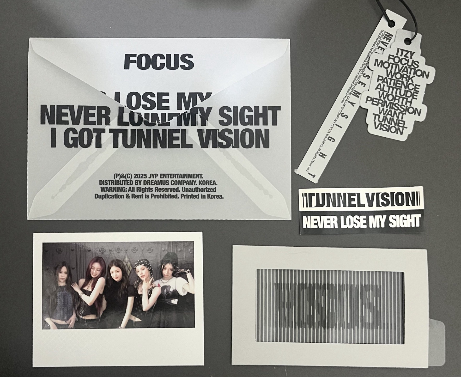 ITZY｜TUNNEL VISION｜拍立得、專輯內容物