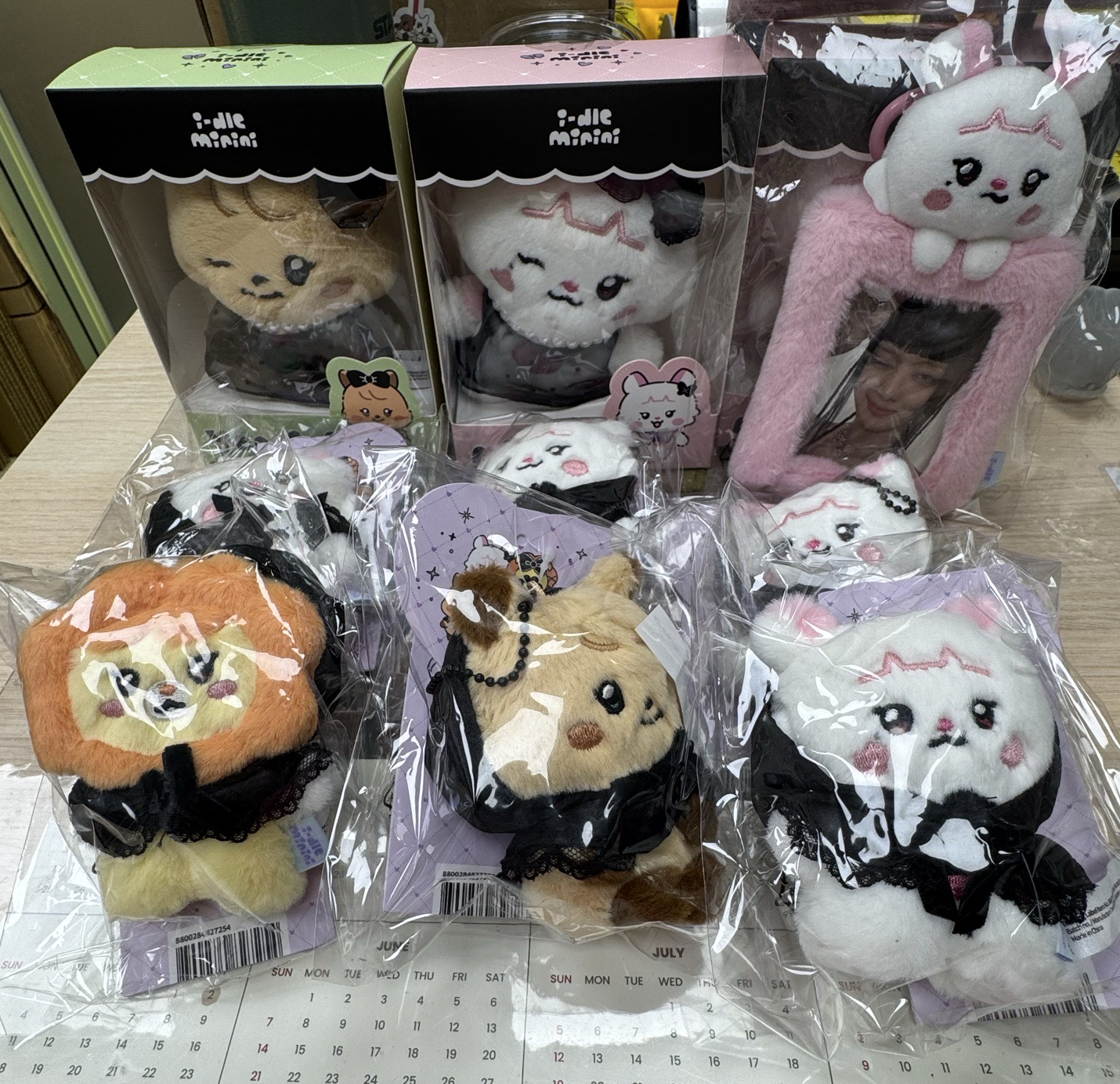 i-dle 快閃店 全新 鑰匙圈吊飾 盒娃 卡套 薇娟米妮小娟 wvs官網通路