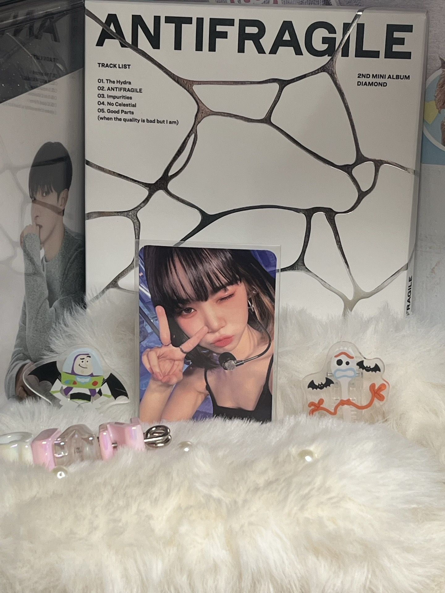 LESSERAFIM 迷二采源直播卡